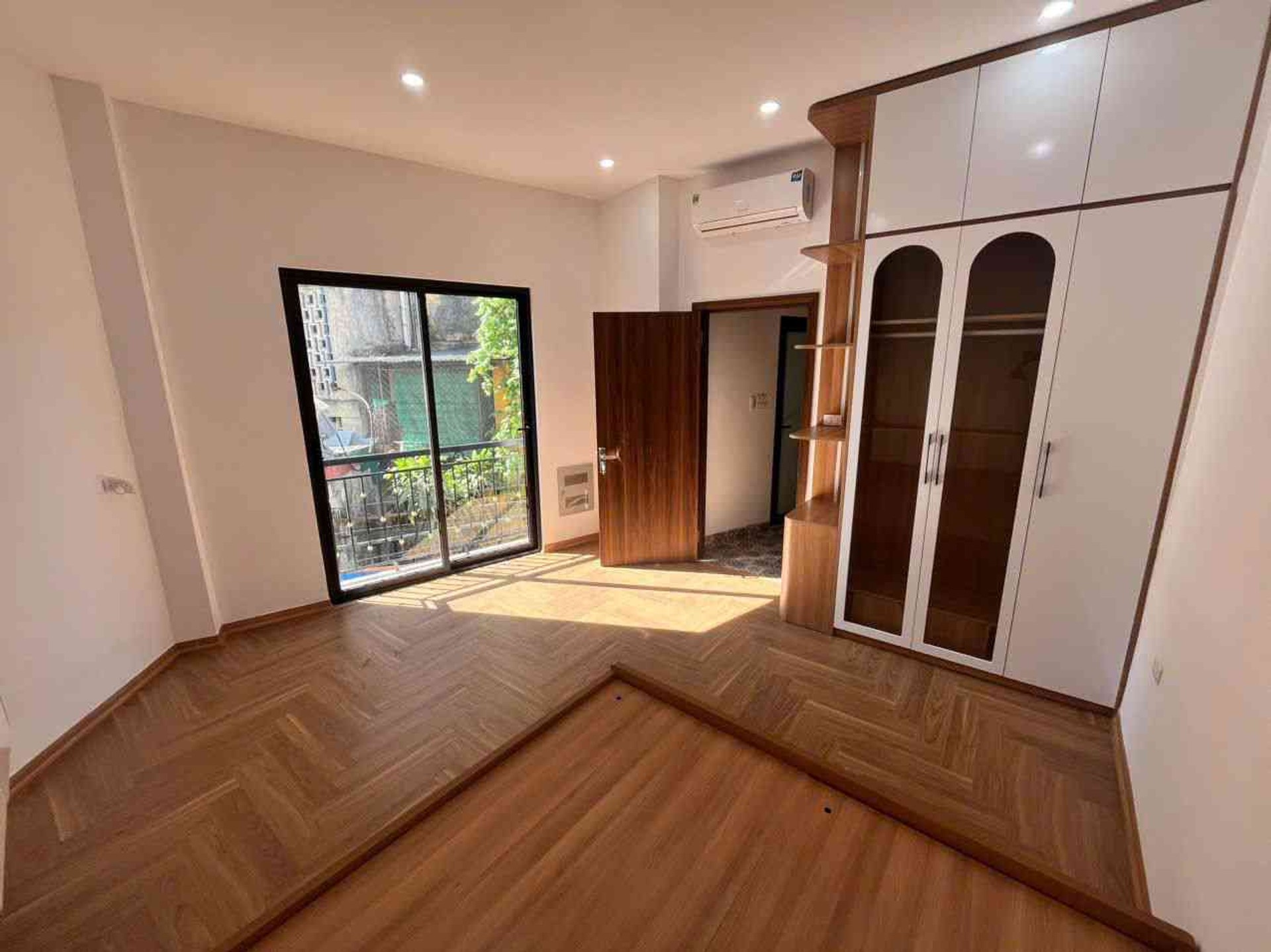 Bán nhà Thanh Nhàn - diện tích 25m2 5 tầng - ô tô đỗ cửa - giá 11,5 tỷ