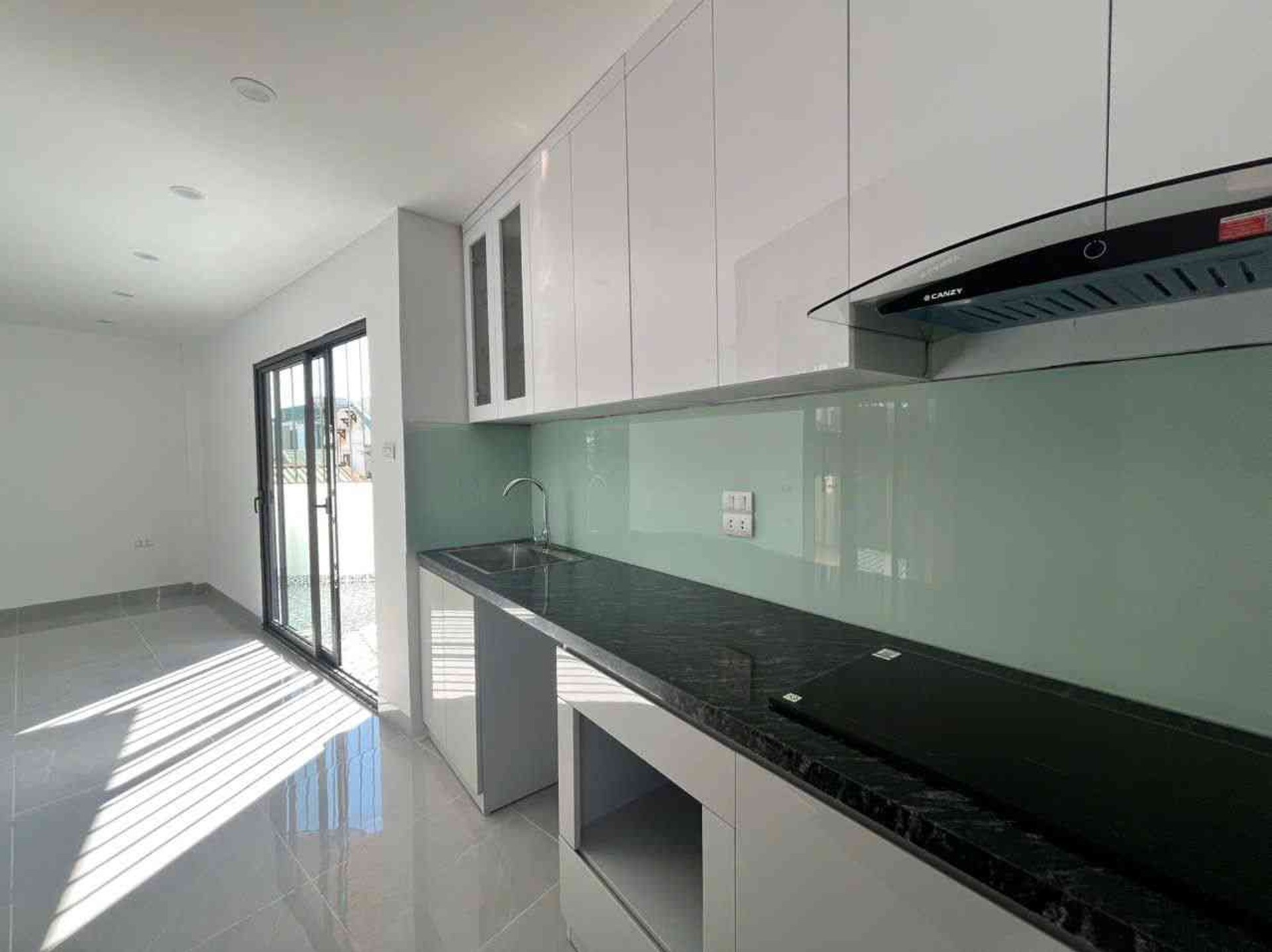 Bán nhà Thanh Nhàn - diện tích 25m2 5 tầng - ô tô đỗ cửa - giá 11,5 tỷ