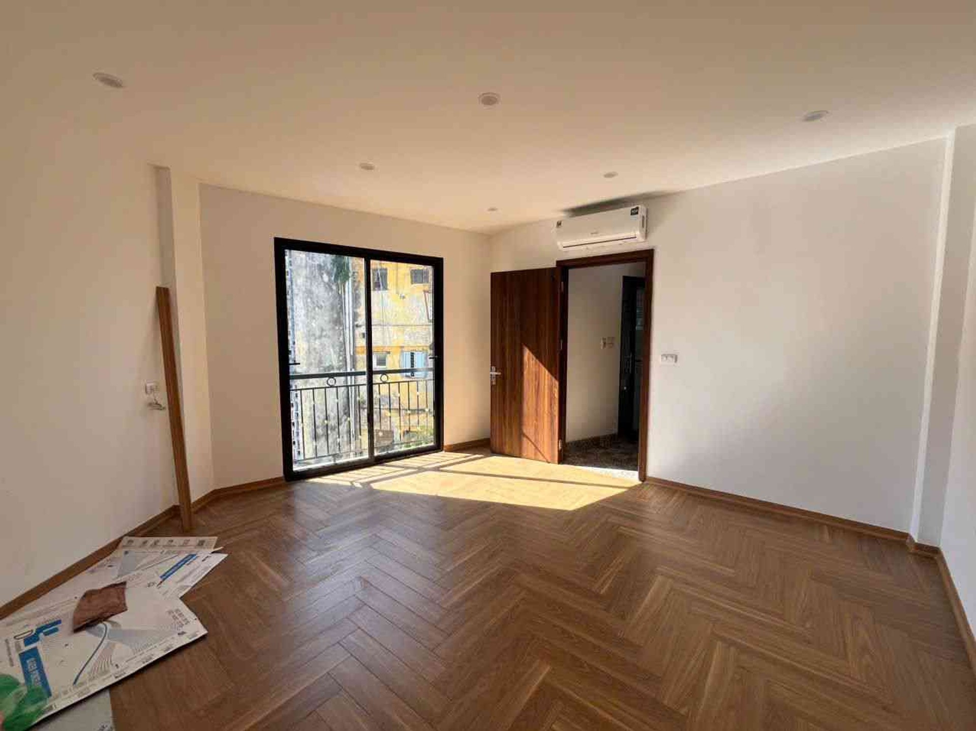 Bán nhà Thanh Nhàn - diện tích 25m2 5 tầng - ô tô đỗ cửa - giá 11,5 tỷ