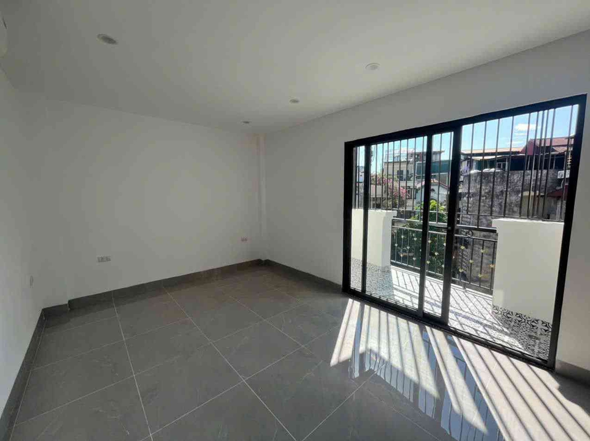 Bán nhà Thanh Nhàn - diện tích 25m2 5 tầng - ô tô đỗ cửa - giá 11,5 tỷ