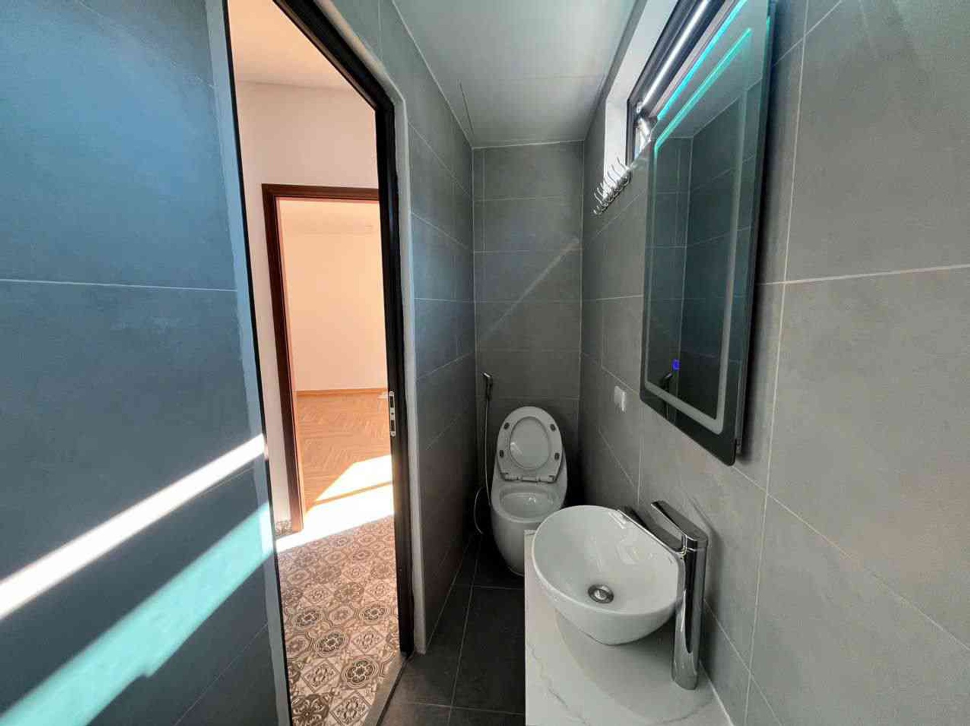Bán nhà Thanh Nhàn - diện tích 25m2 5 tầng - ô tô đỗ cửa - giá 11,5 tỷ