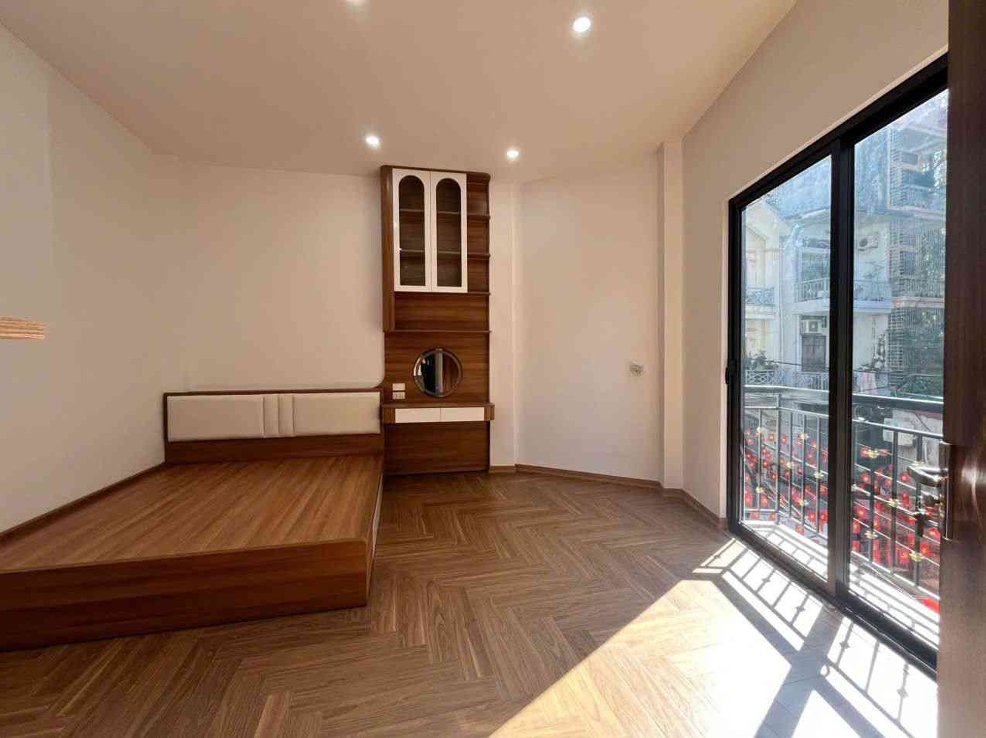 Bán nhà Thanh Nhàn - diện tích 25m2 5 tầng - ô tô đỗ cửa - giá 11,5 tỷ