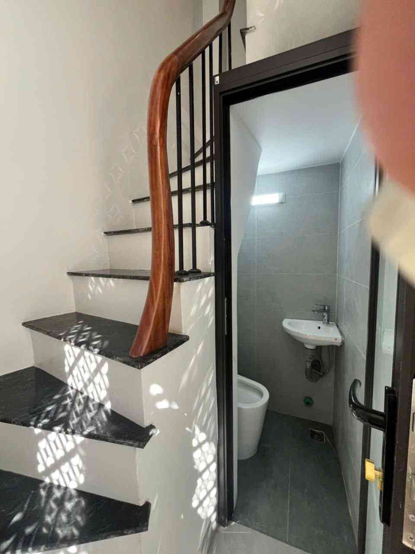 Bán nhà Thanh Nhàn - diện tích 25m2 5 tầng - ô tô đỗ cửa - giá 11,5 tỷ