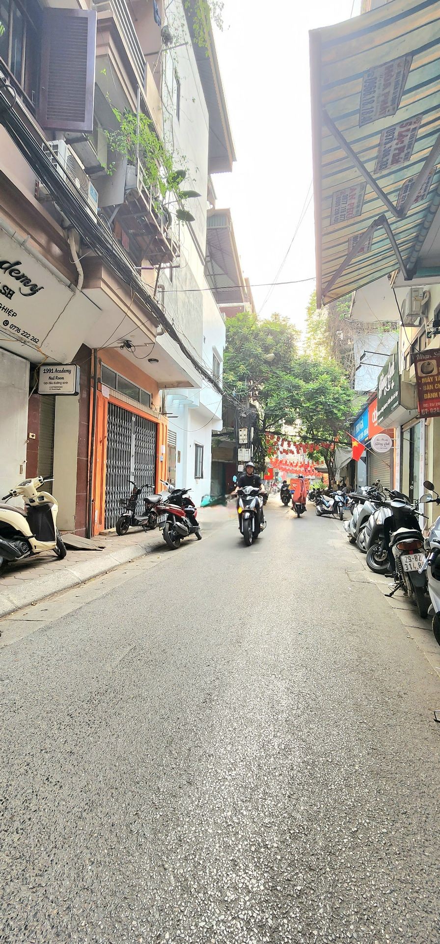 Bán nhà Bạch Mai - diện tích 27m2 5 tầng - Ô tô qua nhà - giá 15 tỷ