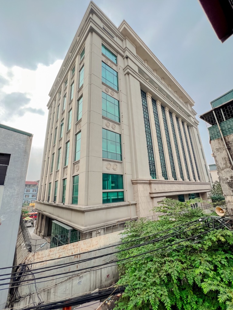 Bán nhà Đê La Thành - diện tích 42m2 2,5 tầng - Ô tô đỗ cửa - giá 12,5 tỷ