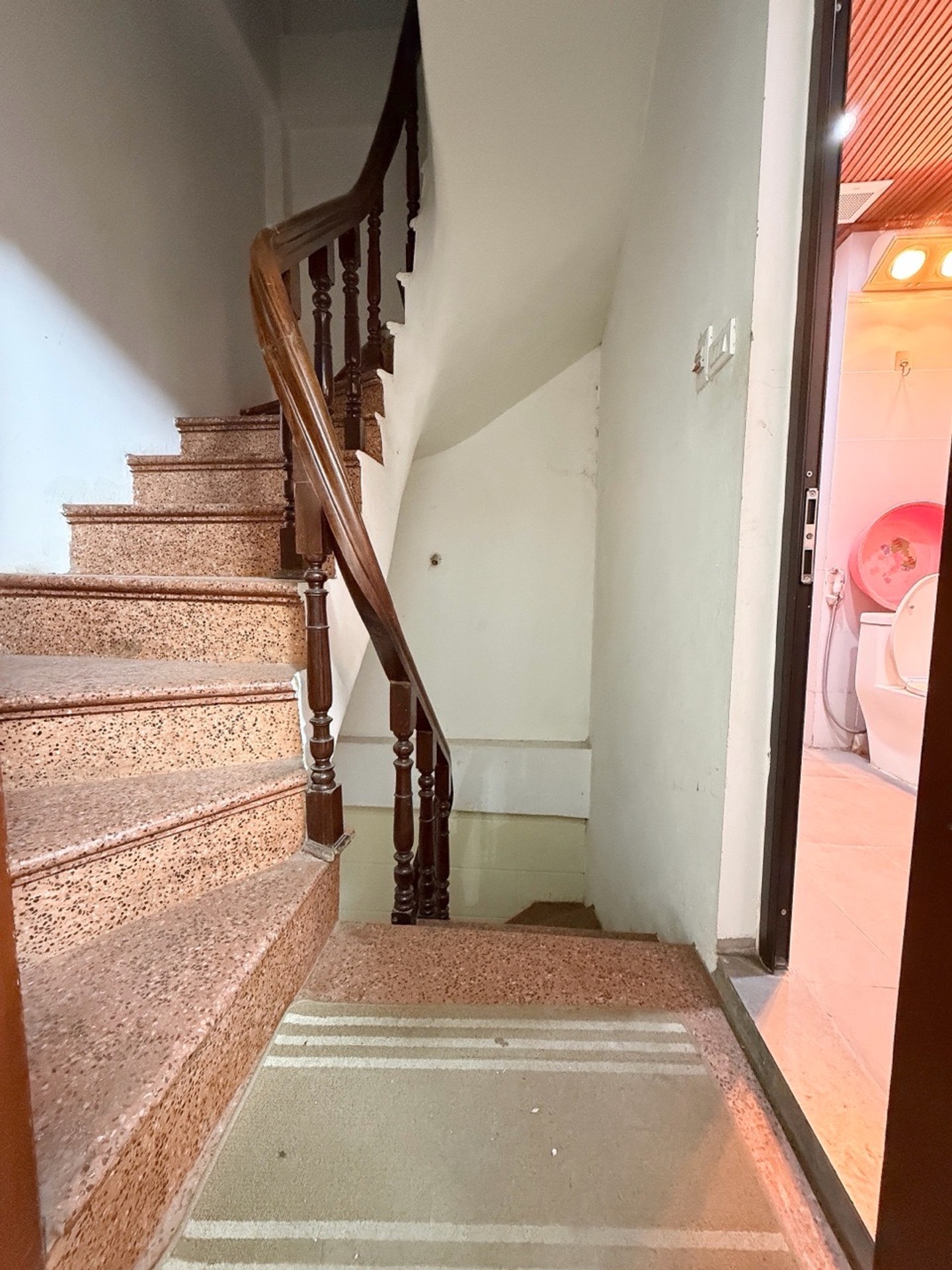 Bán nhà Hồng Mai - diện tích 30m2 4 tầng - Ô tô 10 mét - giá 4,6 tỷ