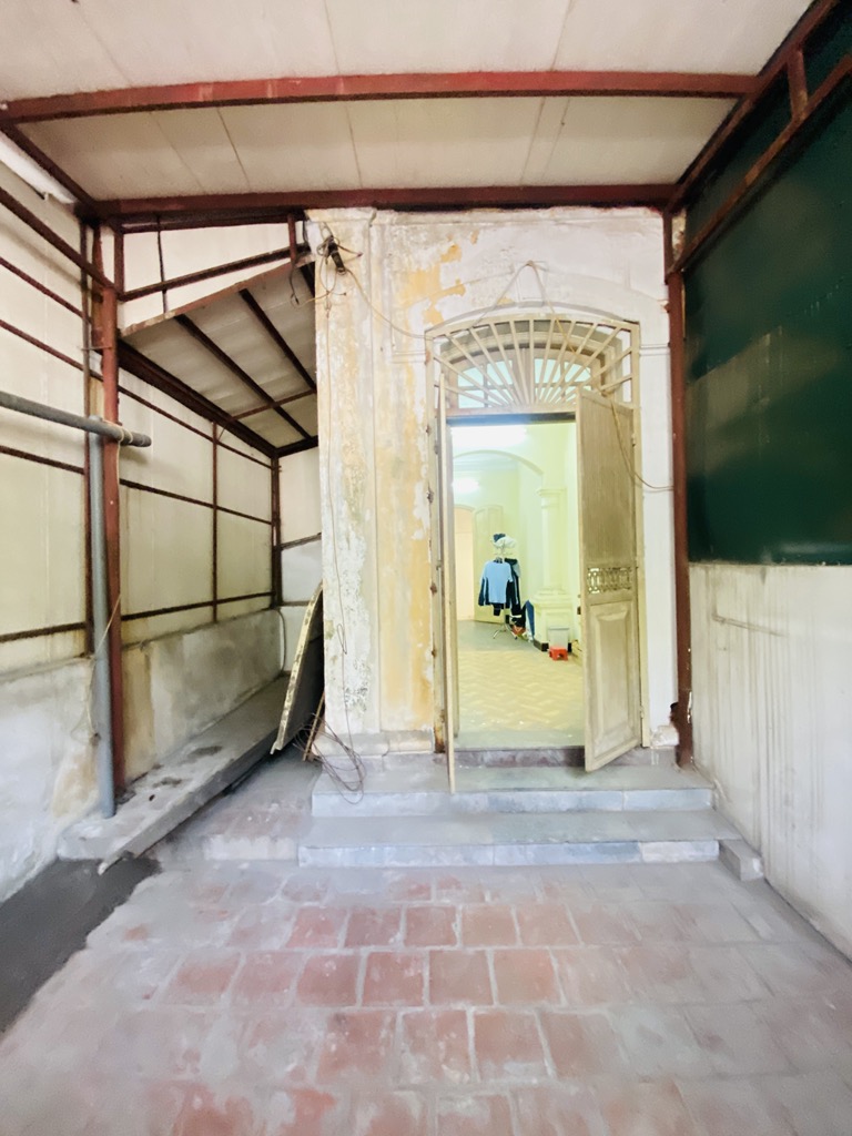 Bán nhà Lê Thánh Tông - diện tích 157m2 2 tầng - Mặt phố chính, kinh doanh sầm uất - giá 74 tỷ