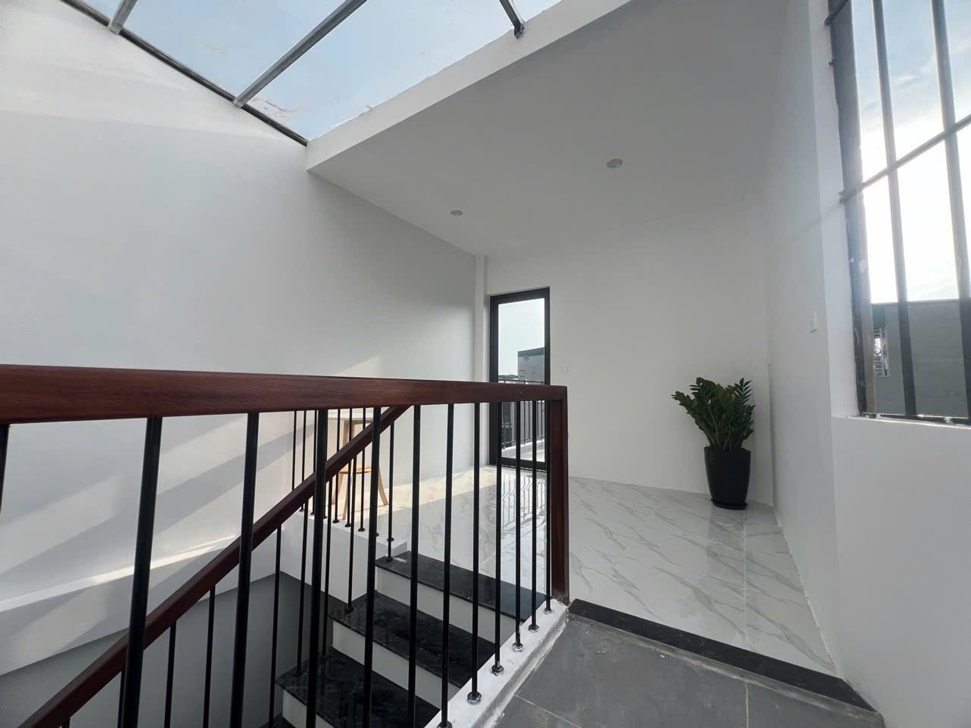 Bán nhà Trương Định - diện tích 32m2 5 tầng - Nhà mới đẹp, nội thất đầy đủ - giá 7,5 tỷ