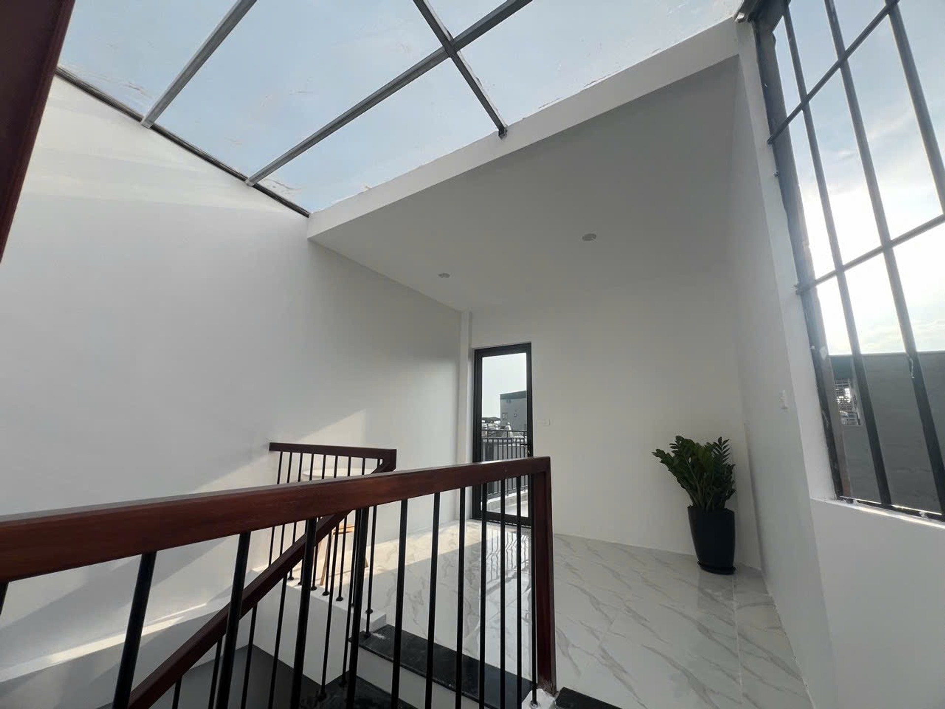 Bán nhà Trương Định - diện tích 32m2 5 tầng - Nhà mới đẹp, nội thất đầy đủ - giá 7,5 tỷ