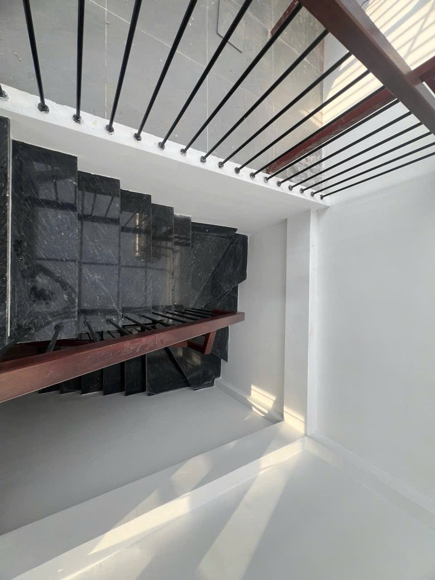 Bán nhà Trương Định - diện tích 32m2 5 tầng - Nhà mới đẹp, nội thất đầy đủ - giá 7,5 tỷ