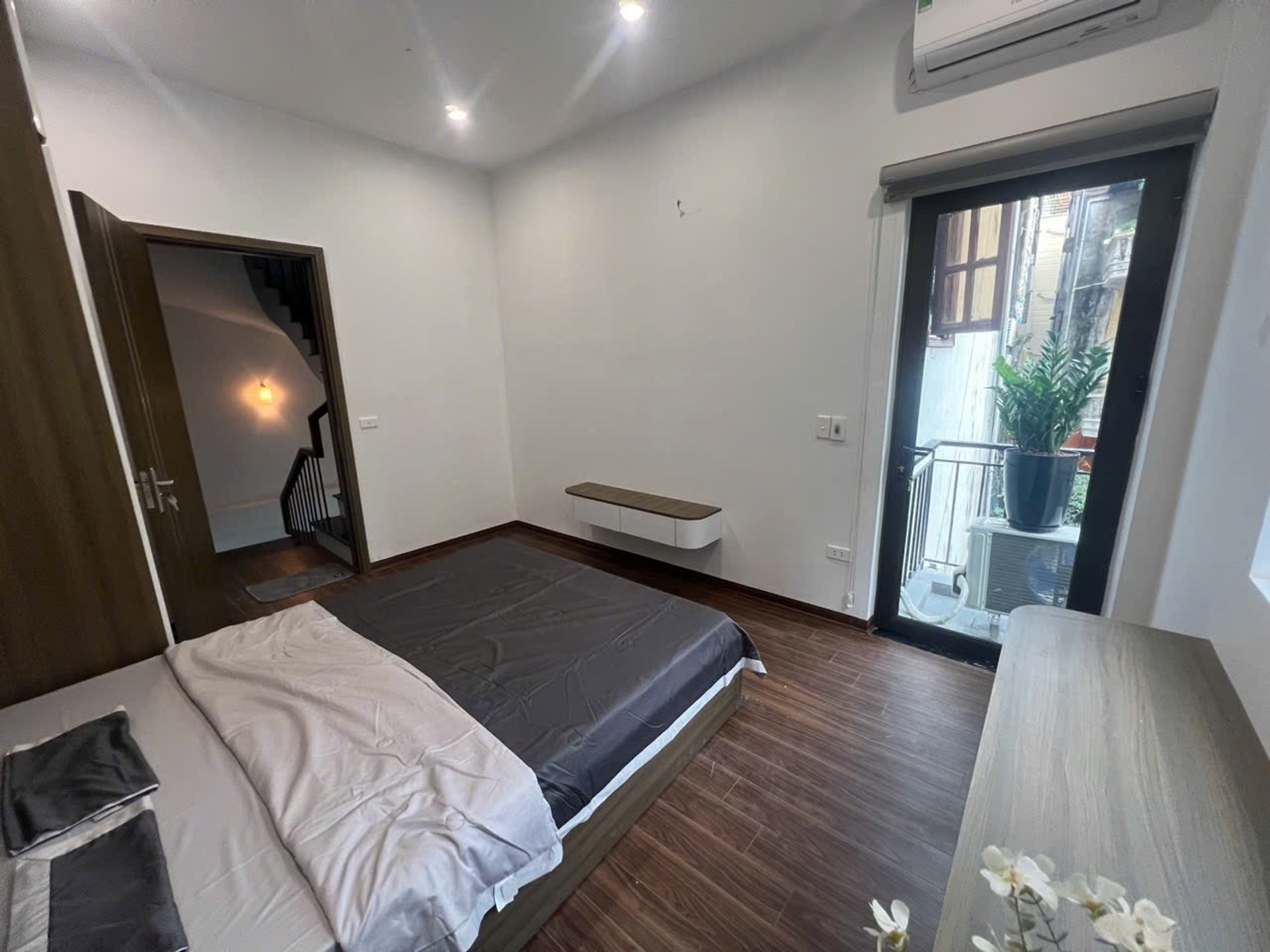 Bán nhà Trương Định - diện tích 32m2 5 tầng - Nhà mới đẹp, nội thất đầy đủ - giá 7,5 tỷ