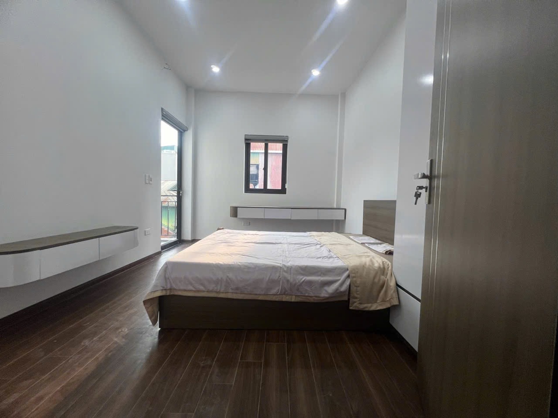Bán nhà Trương Định - diện tích 32m2 5 tầng - Nhà mới đẹp, nội thất đầy đủ - giá 7,5 tỷ