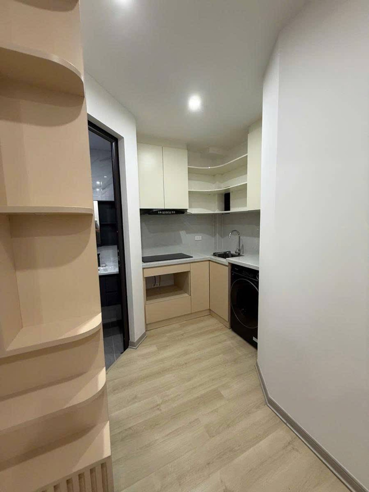 Bán nhà Chùa Láng - diện tích 136m2 7 tầng - Ngõ 1 ô tô - giá 41,5 tỷ