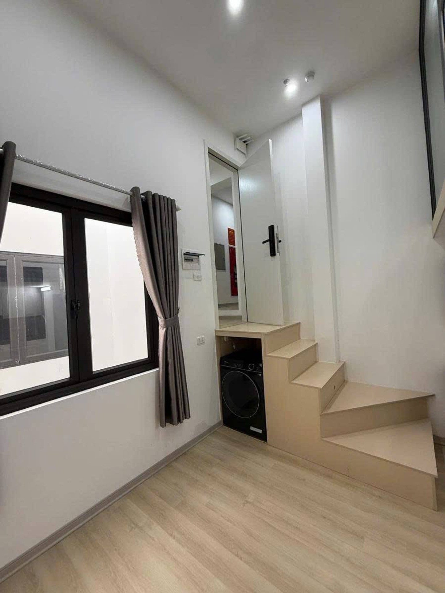 Bán nhà Chùa Láng - diện tích 136m2 7 tầng - Ngõ 1 ô tô - giá 41,5 tỷ