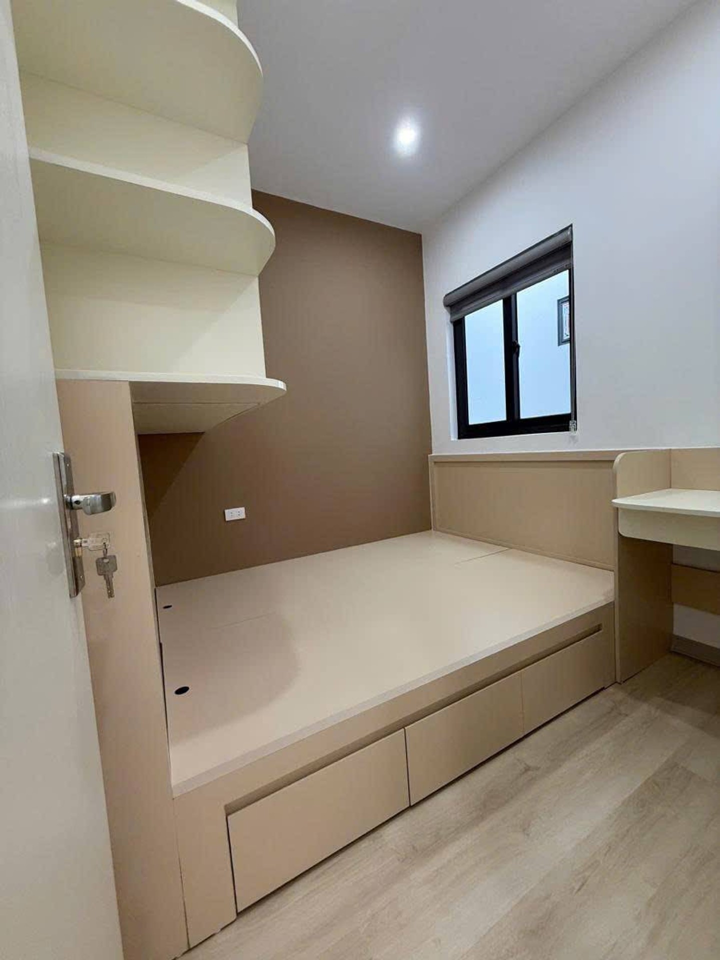 Bán nhà Chùa Láng - diện tích 136m2 7 tầng - Ngõ 1 ô tô - giá 41,5 tỷ