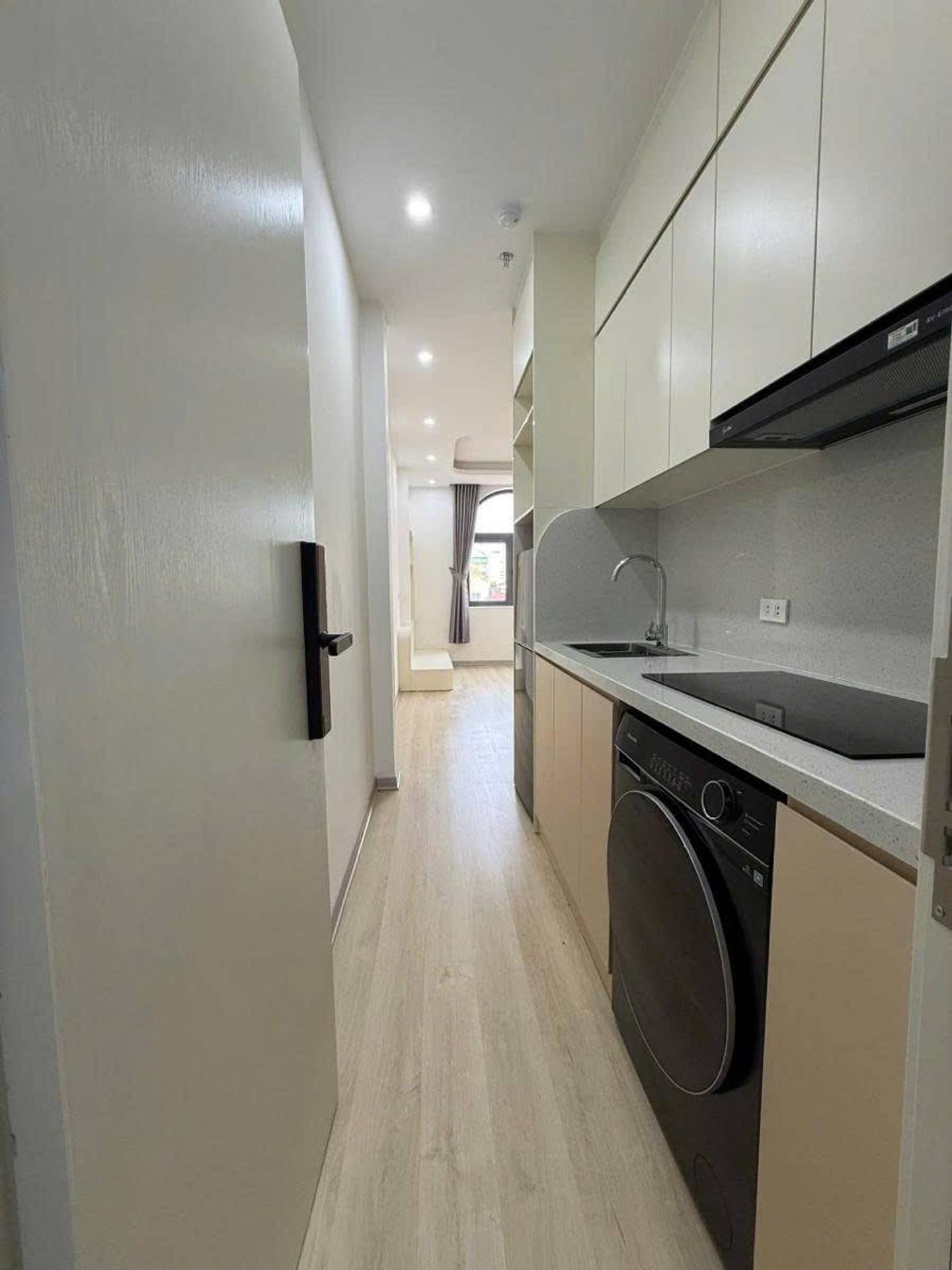 Bán nhà Chùa Láng - diện tích 136m2 7 tầng - Ngõ 1 ô tô - giá 41,5 tỷ