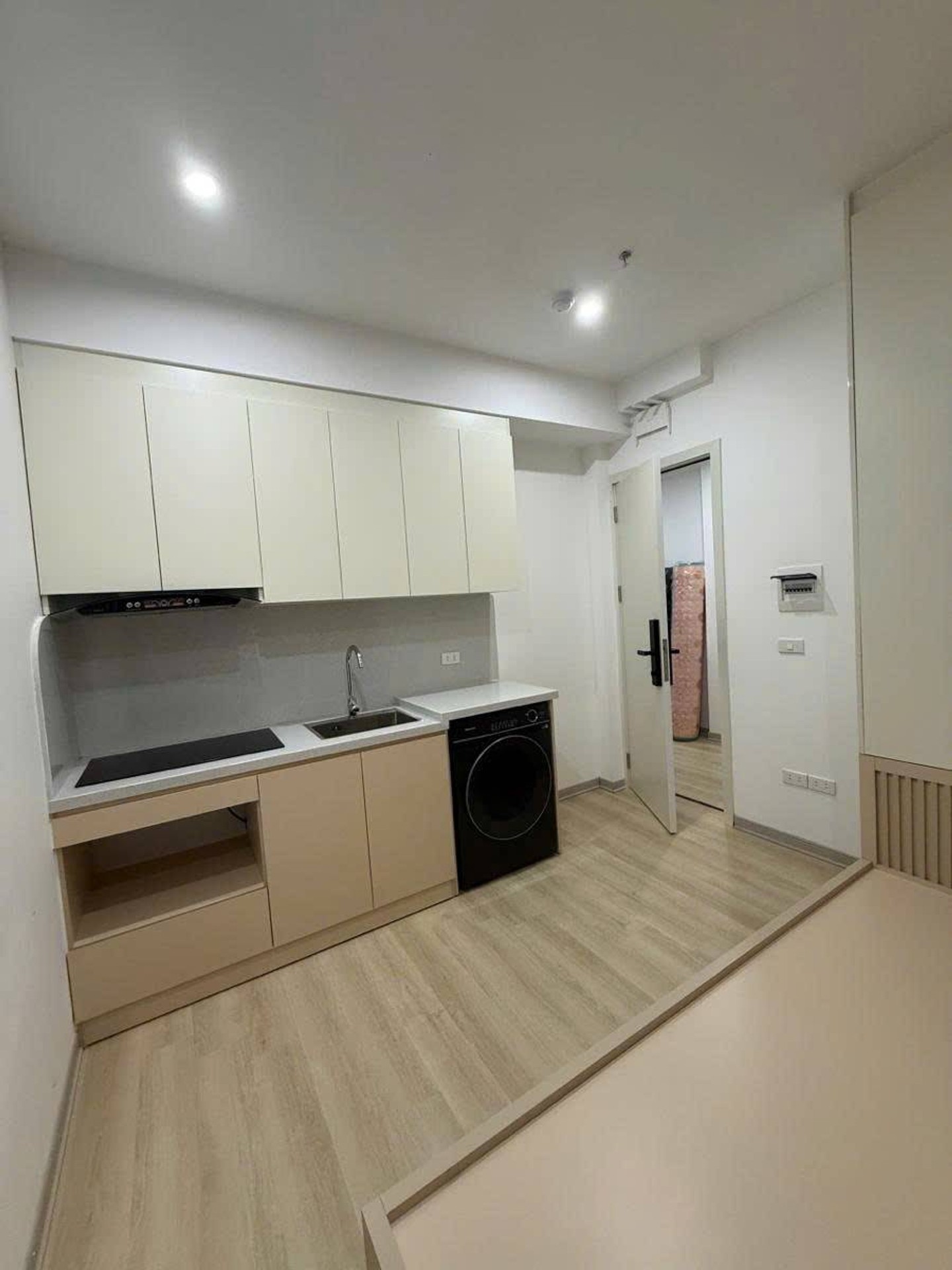 Bán nhà Chùa Láng - diện tích 136m2 7 tầng - Ngõ 1 ô tô - giá 41,5 tỷ