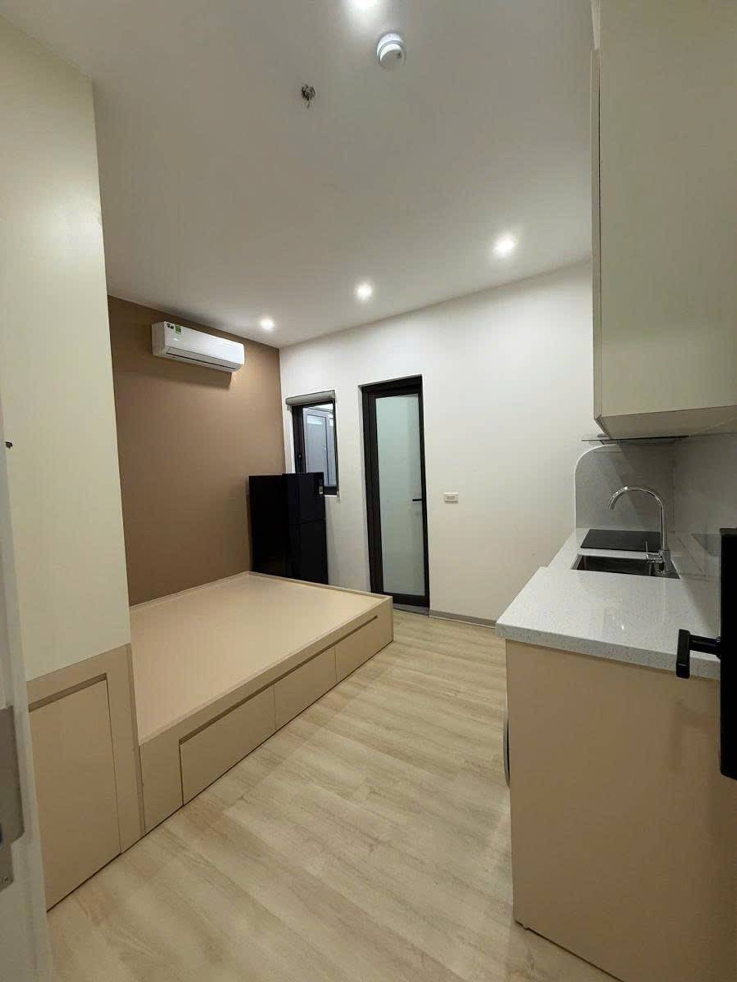 Bán nhà Chùa Láng - diện tích 136m2 7 tầng - Ngõ 1 ô tô - giá 41,5 tỷ