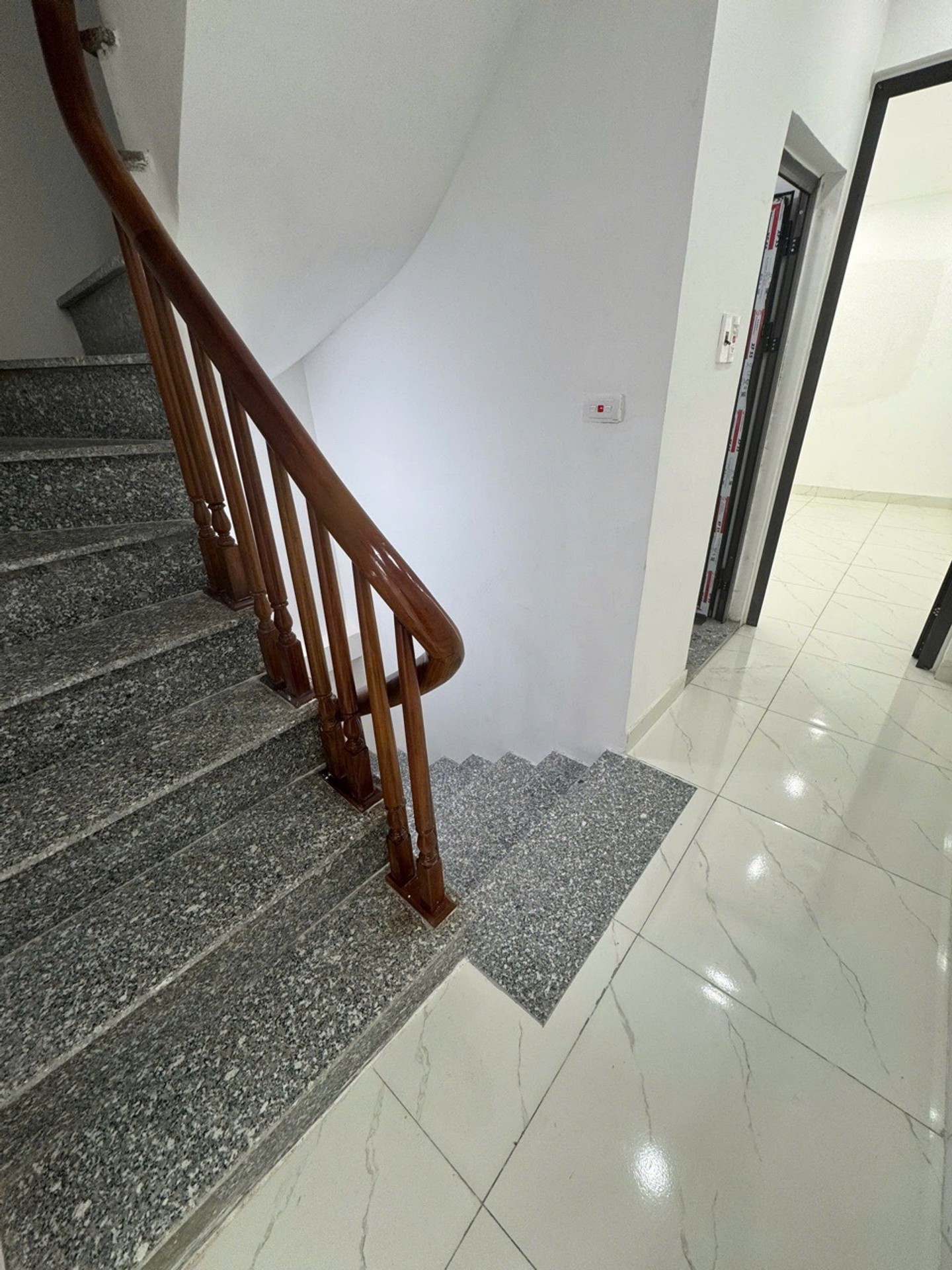 Bán nhà Đông Thiên - diện tích 34m2 3 tầng - gần ô tô - giá 4,2 tỷ
