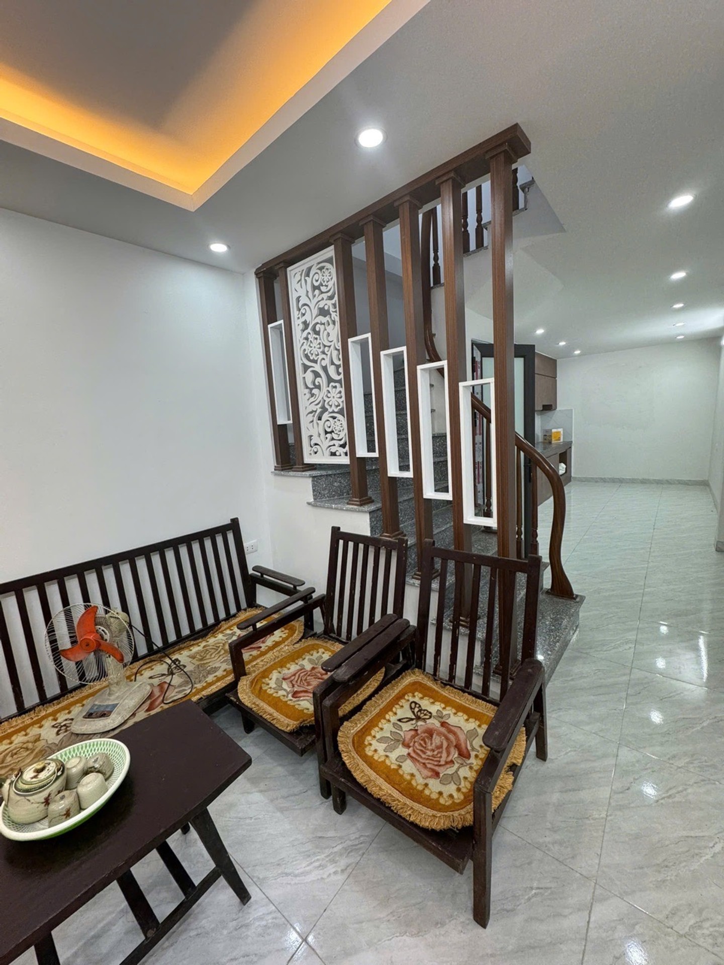 Bán nhà Đông Thiên - diện tích 34m2 3 tầng - gần ô tô - giá 4,2 tỷ