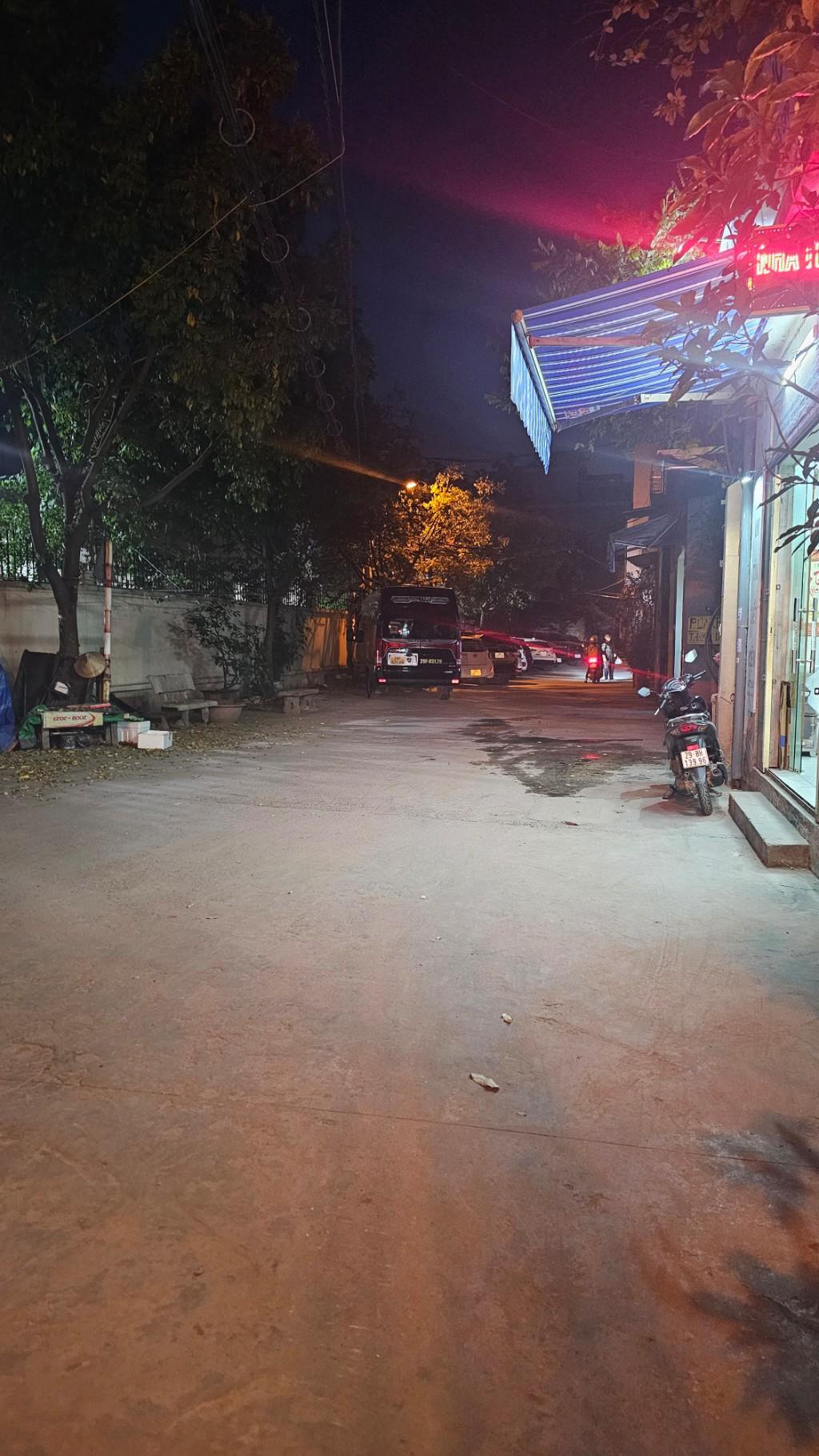 Bán nhà Nguyễn Khoái - diện tích 104m2 5 tầng - Ô tô tránh - giá 16 tỷ
