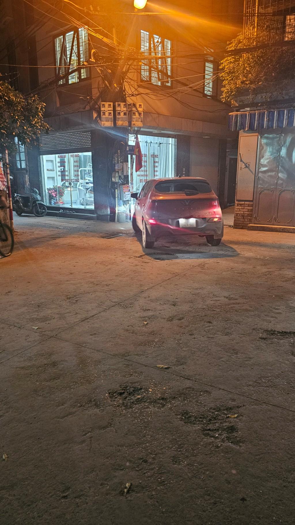Bán nhà Nguyễn Khoái - diện tích 104m2 5 tầng - Ô tô tránh - giá 16 tỷ