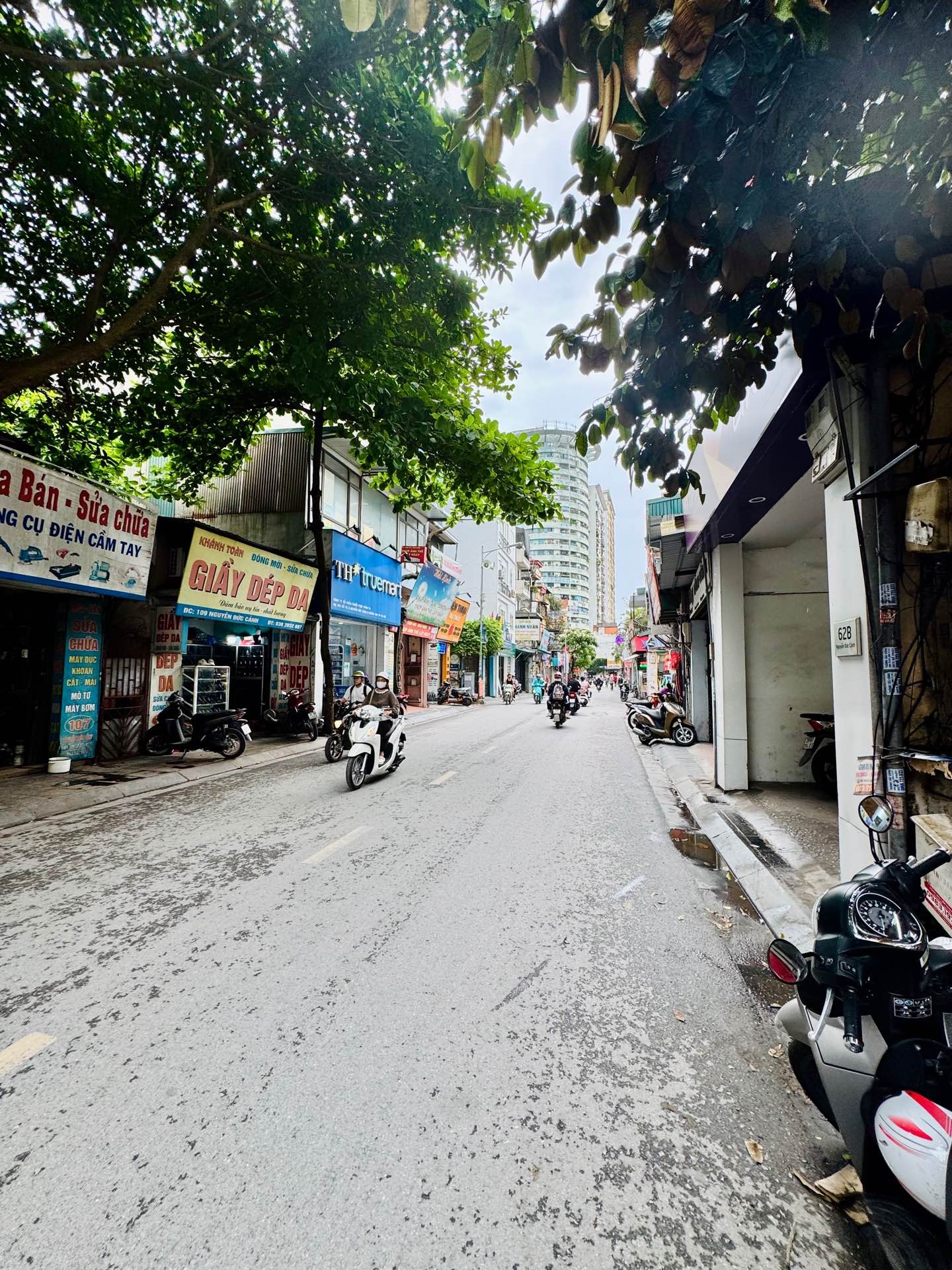 Bán nhà Nguyễn Đức Cảnh - diện tích 103m2 3 tầng - Lô góc - giá 35 tỷ