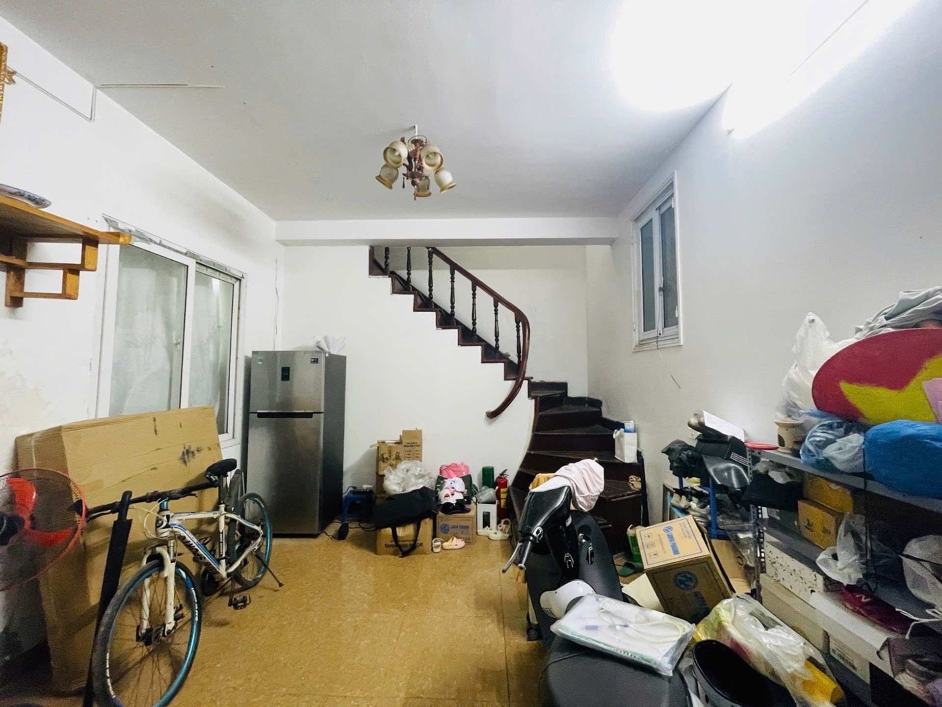 Bán nhà Minh Khai - diện tích 54m2 3 tầng - Ô tô đỗ cửa - giá 9,8 tỷ