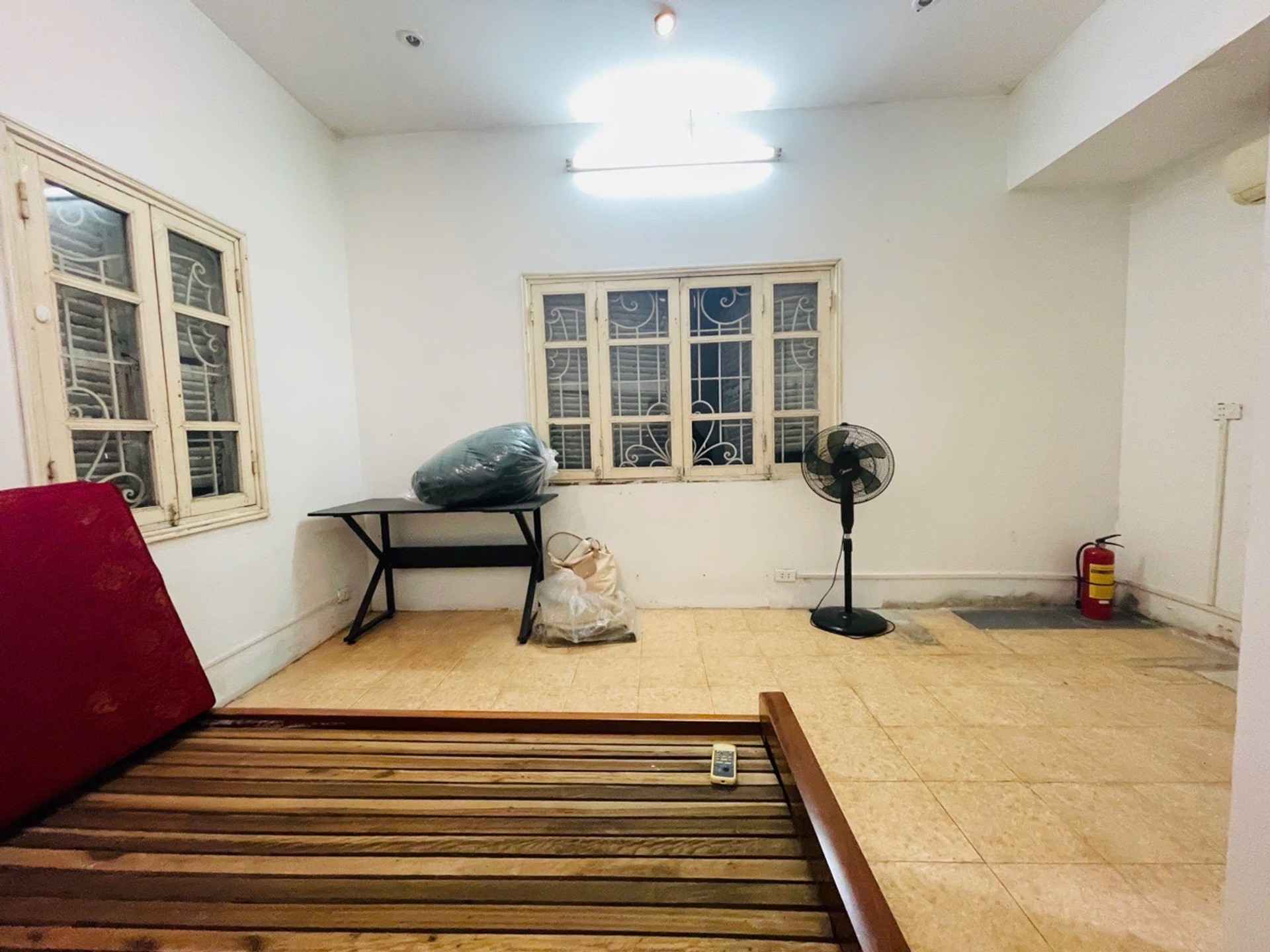 Bán nhà Minh Khai - diện tích 54m2 3 tầng - Ô tô đỗ cửa - giá 9,8 tỷ