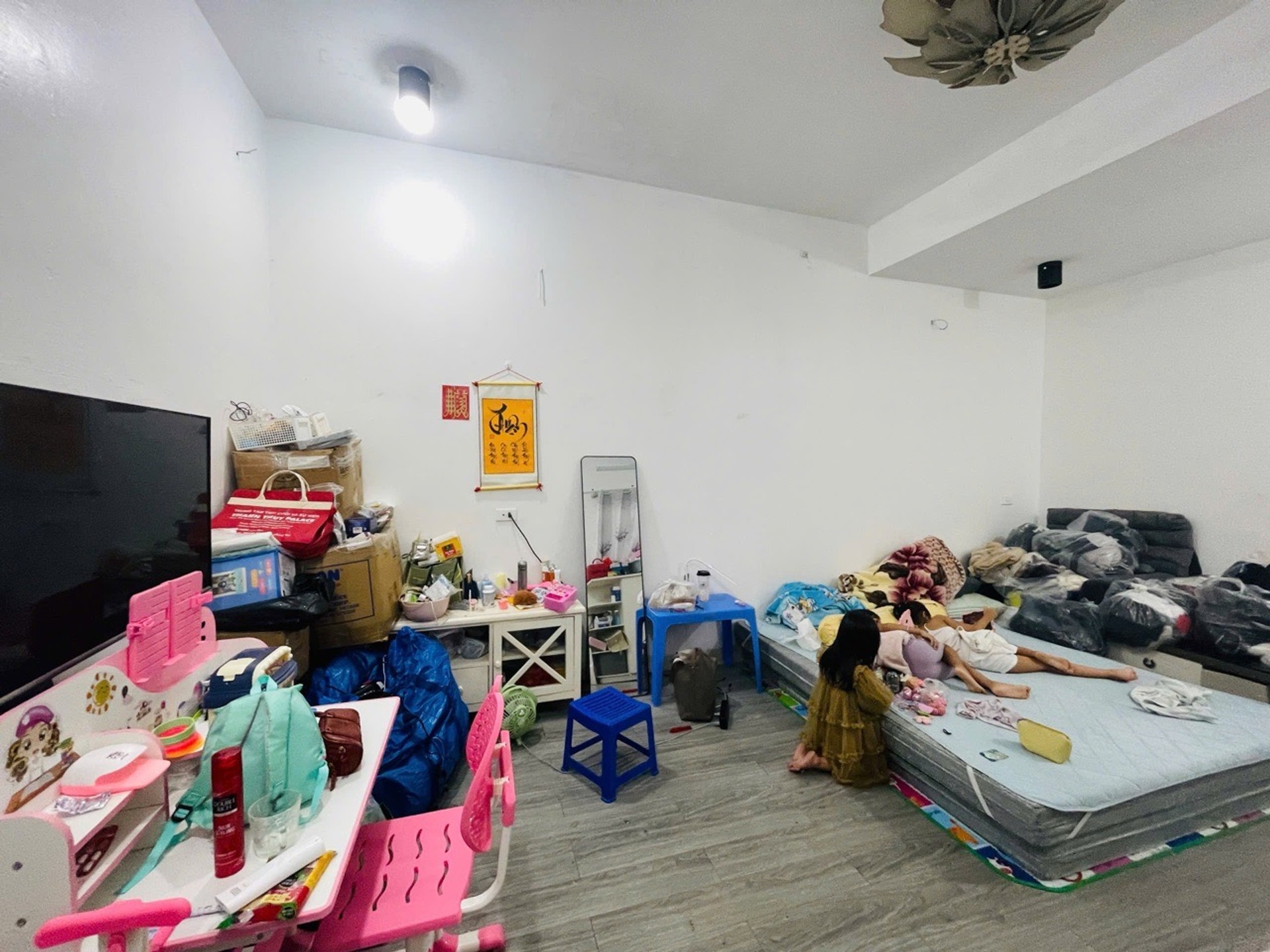 Bán nhà Minh Khai - diện tích 54m2 3 tầng - Ô tô đỗ cửa - giá 9,8 tỷ