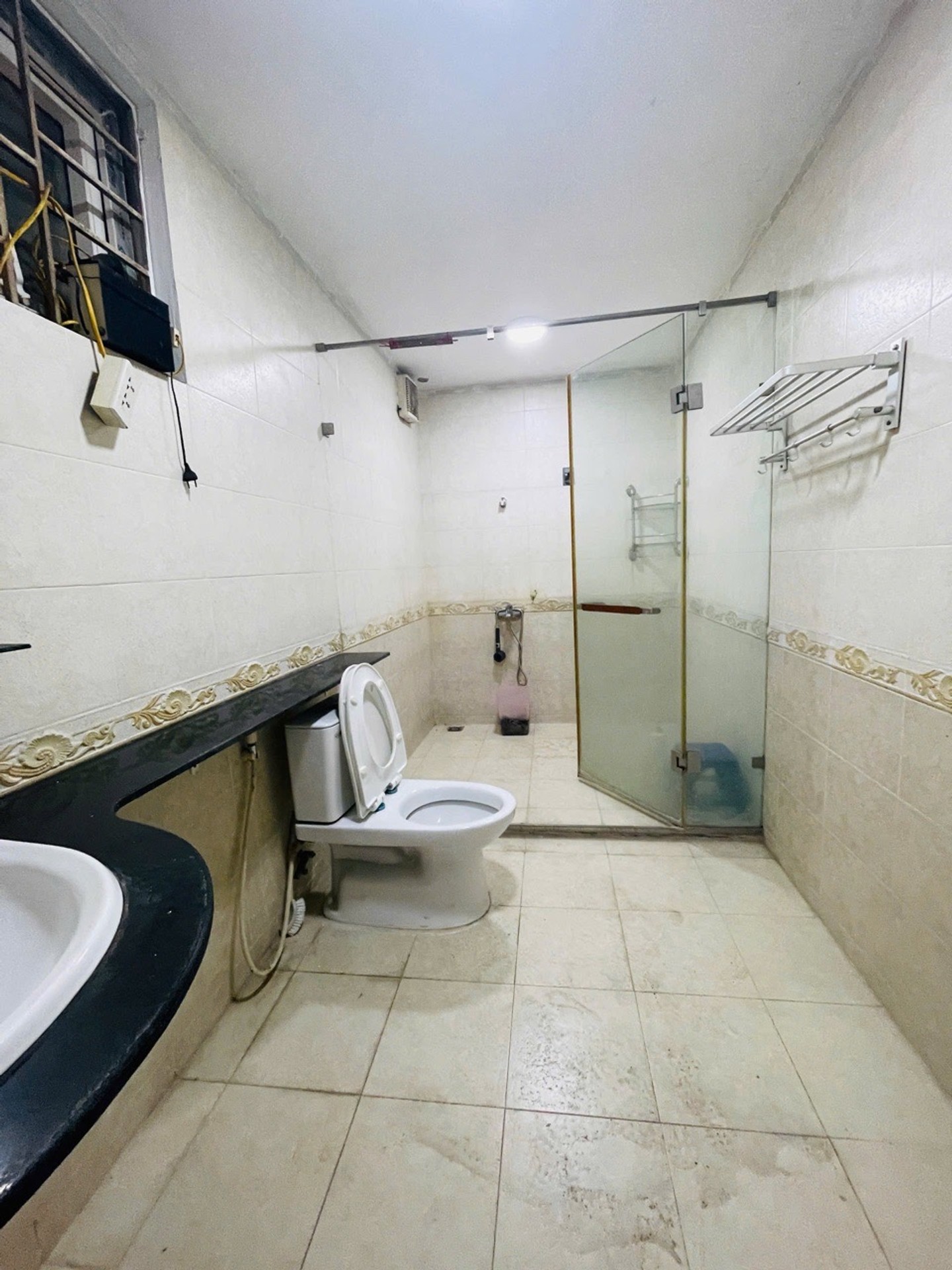 Bán nhà Minh Khai - diện tích 54m2 3 tầng - Ô tô đỗ cửa - giá 9,8 tỷ
