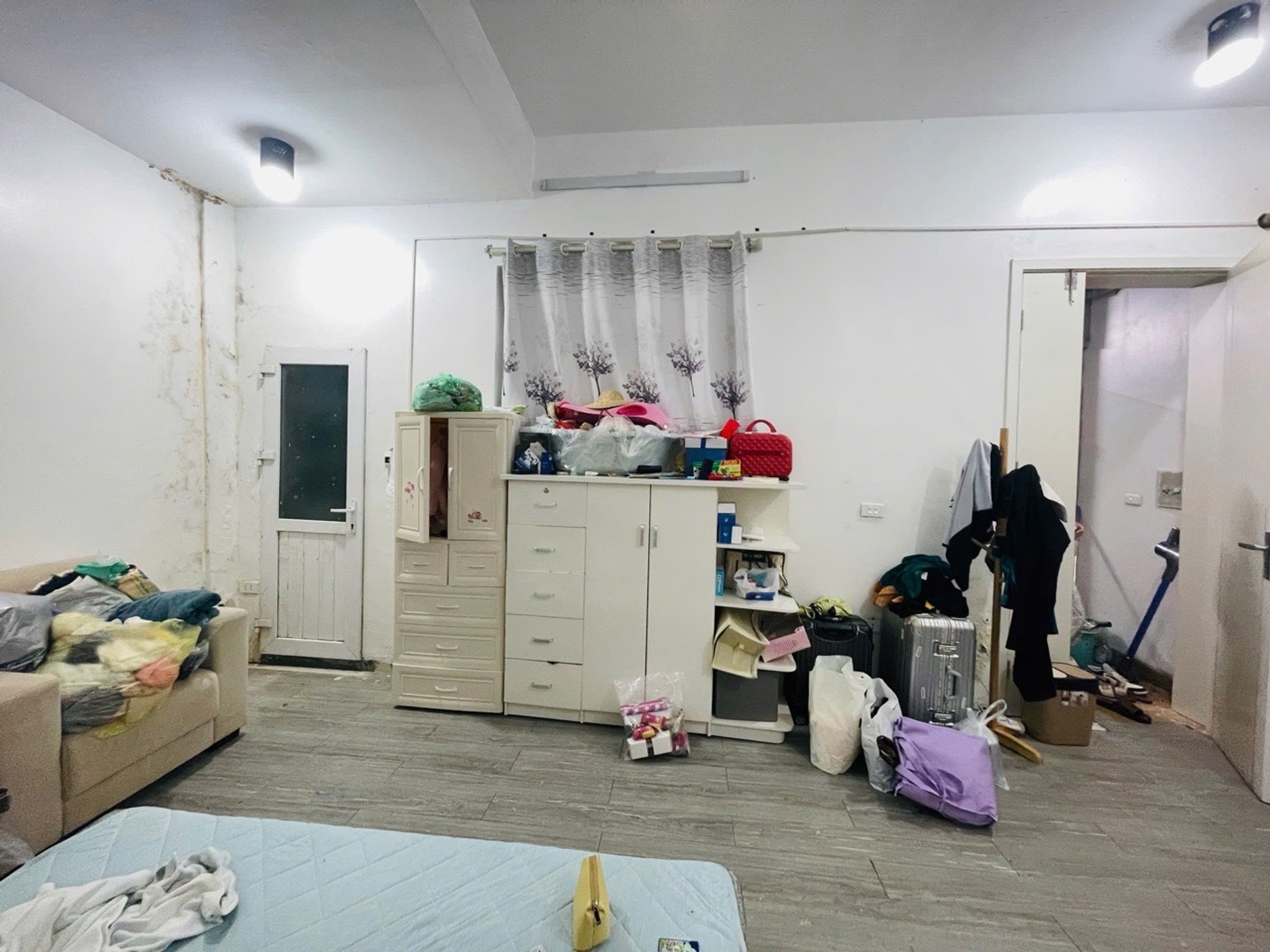 Bán nhà Minh Khai - diện tích 54m2 3 tầng - Ô tô đỗ cửa - giá 9,8 tỷ