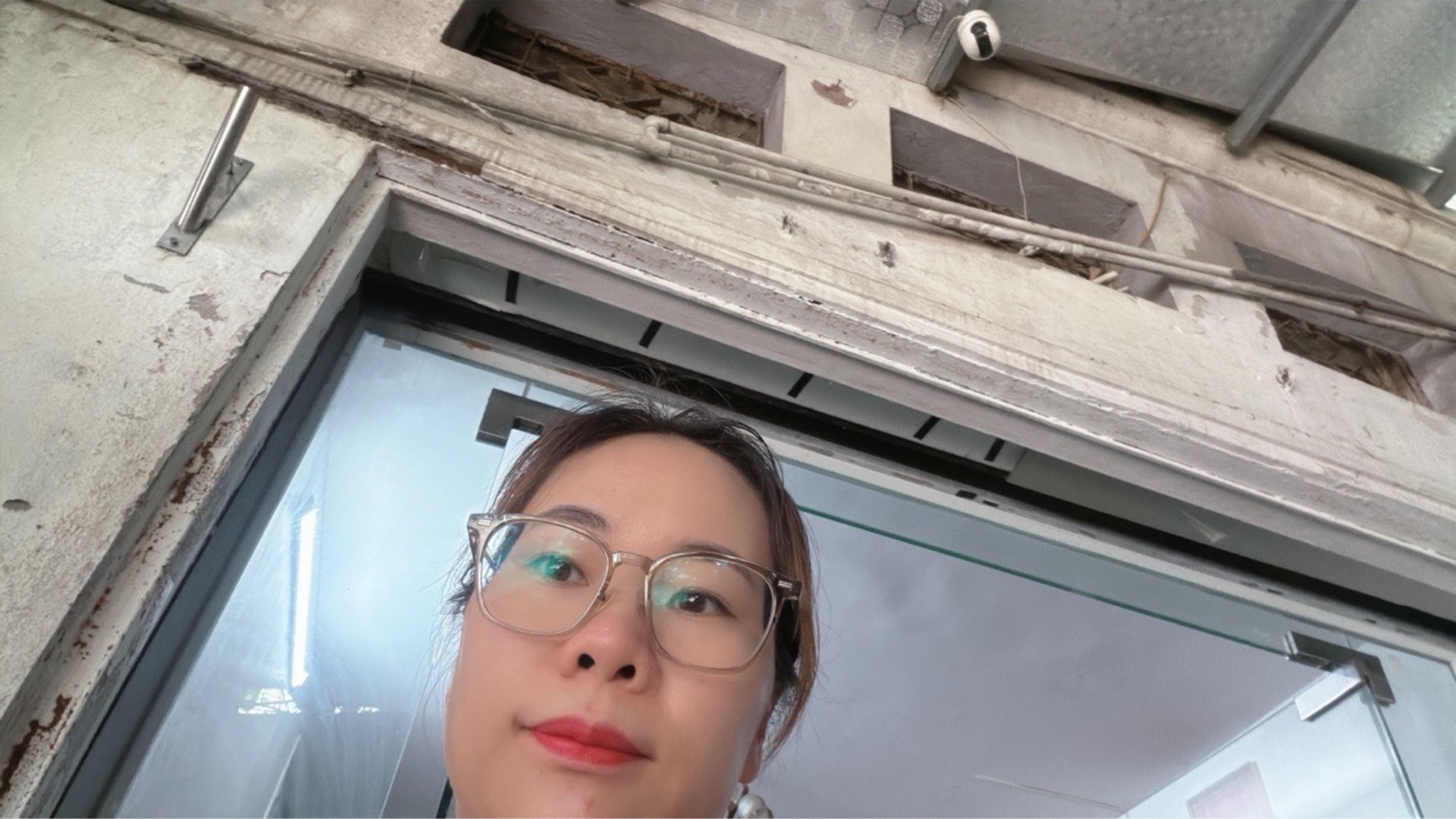 Bán nhà Minh Khai - diện tích 54m2 3 tầng - Ô tô đỗ cửa - giá 9,8 tỷ