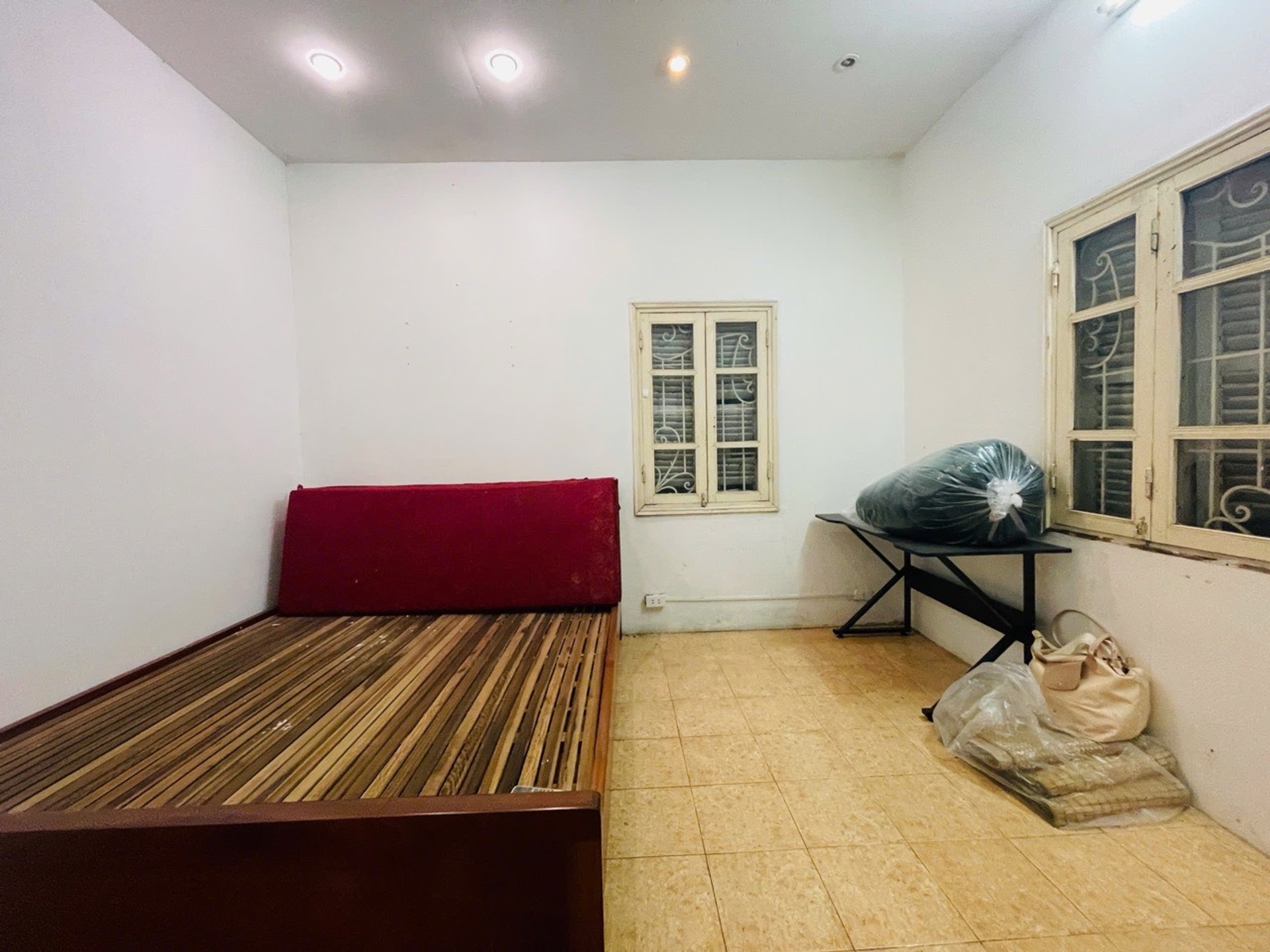 Bán nhà Minh Khai - diện tích 54m2 3 tầng - Ô tô đỗ cửa - giá 9,8 tỷ