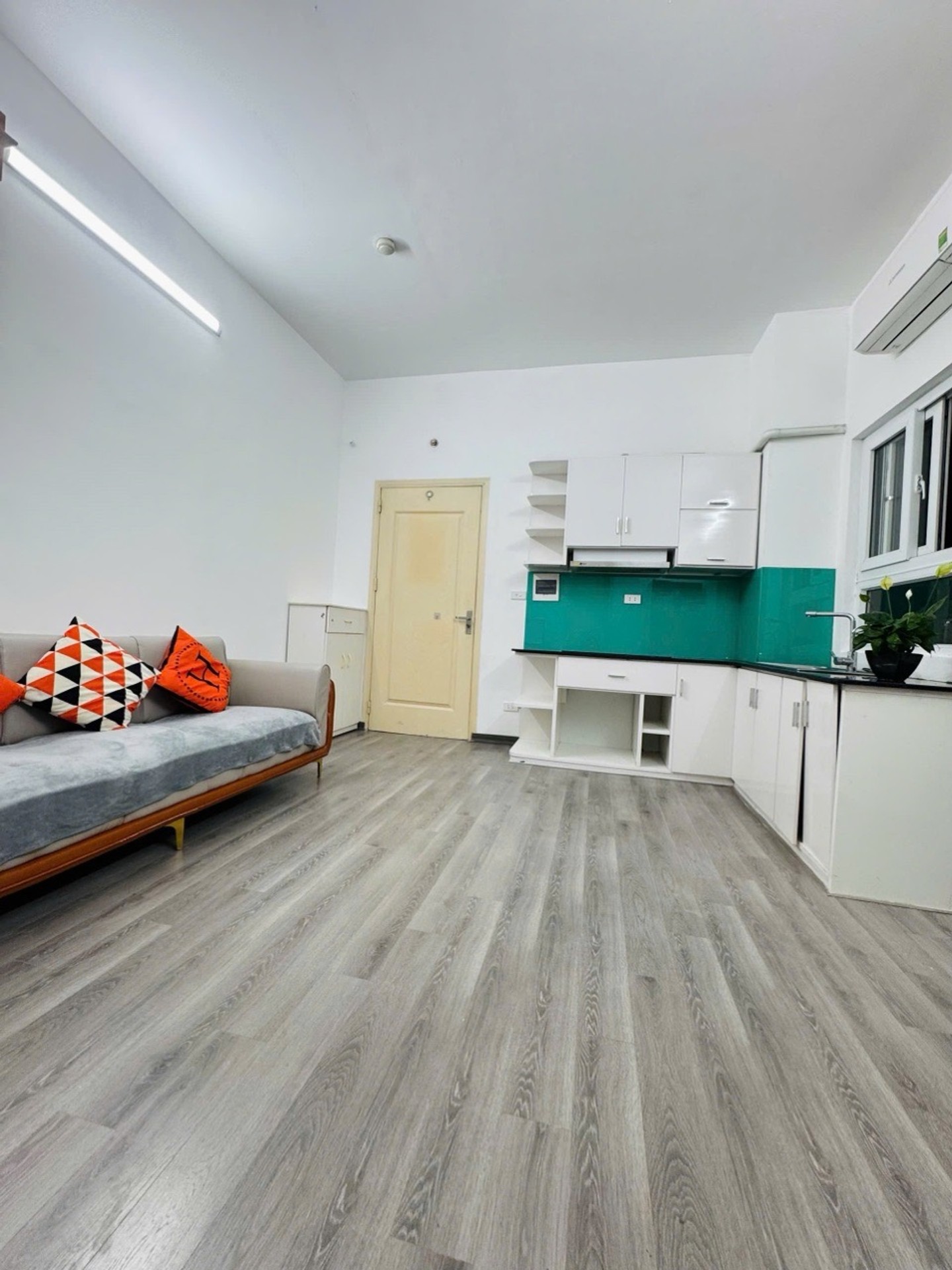 Bán nhà Nguyễn Xiển - diện tích 53m2 1 tầng - mặt tiền 5,8m - giá 3,9 tỷ