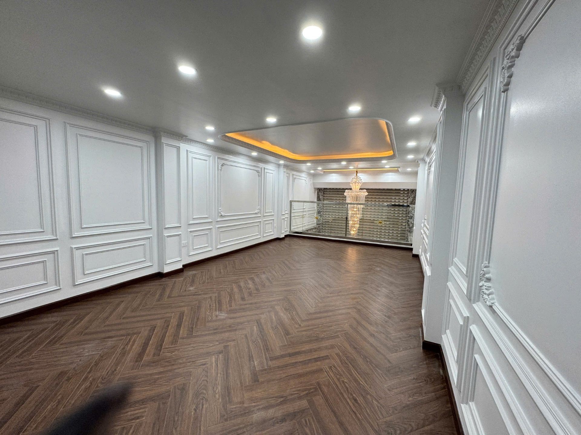 Bán nhà Nguyễn Đức Cảnh - diện tích 61m2 7 tầng - ô tô tránh - giá 25 tỷ