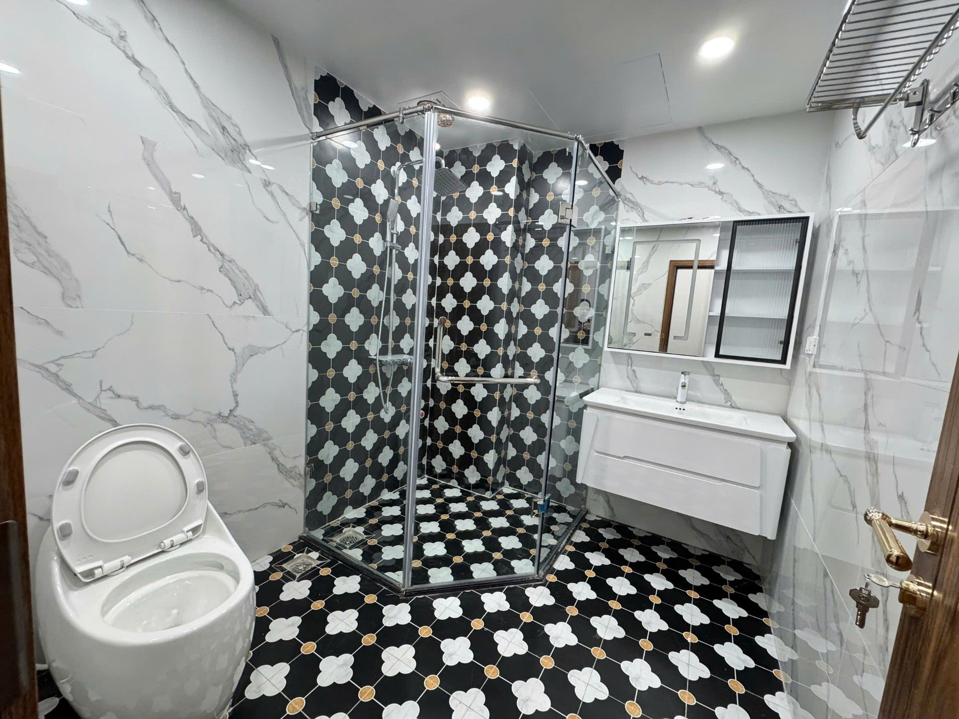 Bán nhà Nguyễn Đức Cảnh - diện tích 61m2 7 tầng - ô tô tránh - giá 25 tỷ