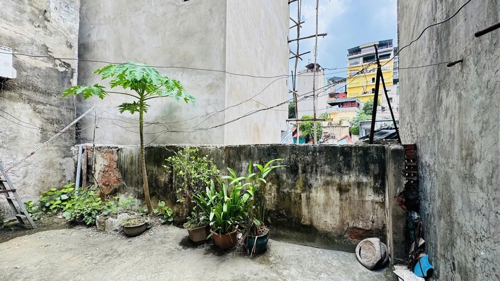 Bán nhà Nguyễn Phúc Lai - diện tích 60m2 2 tầng - Nhà 2 mặt phố - giá 28 tỷ