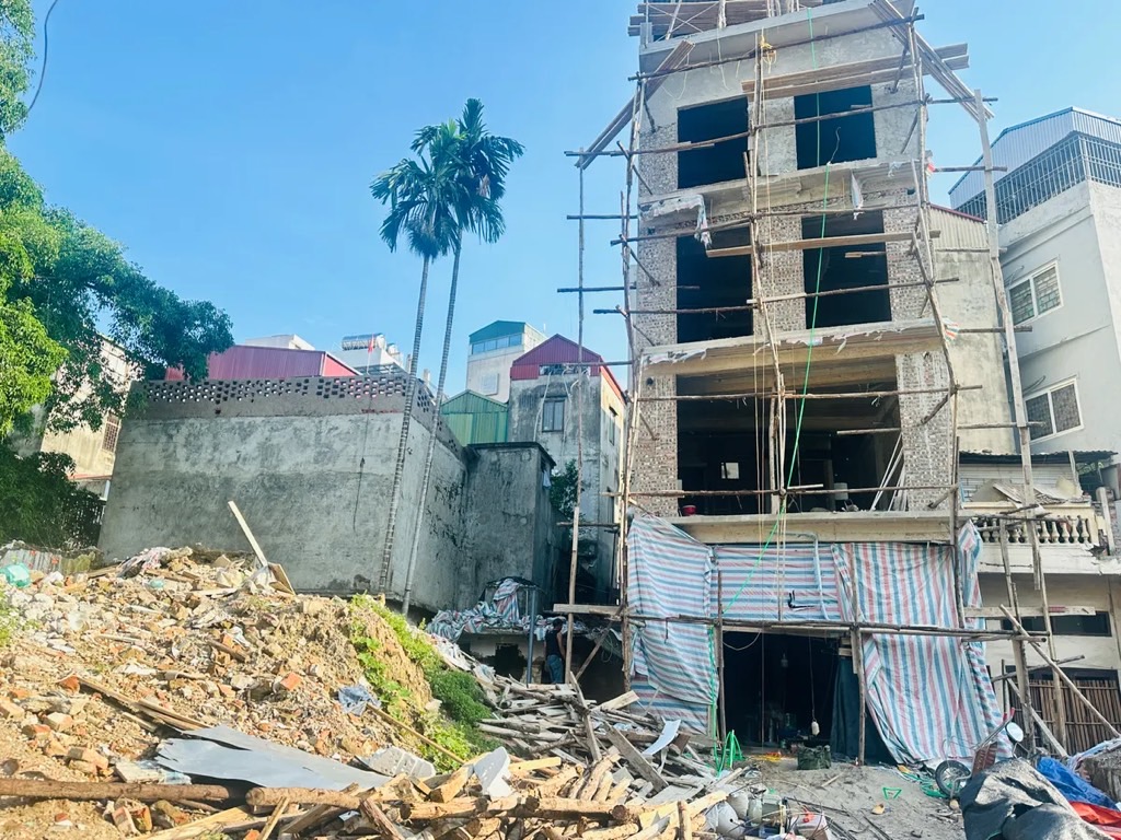 Bán nhà Nguyễn Phúc Lai - diện tích 60m2 2 tầng - Nhà 2 mặt phố - giá 28 tỷ