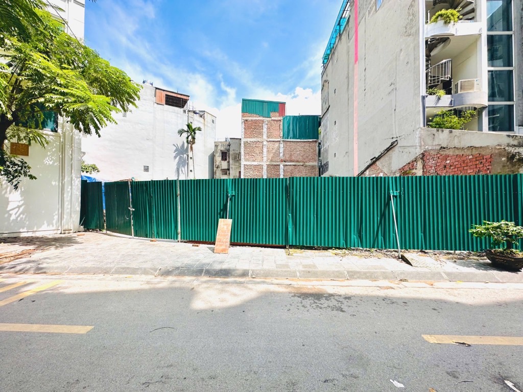 Bán nhà Đầm Trấu - diện tích 81m2 6 tầng - Phân lô ô tô tránh - giá 42,5 tỷ