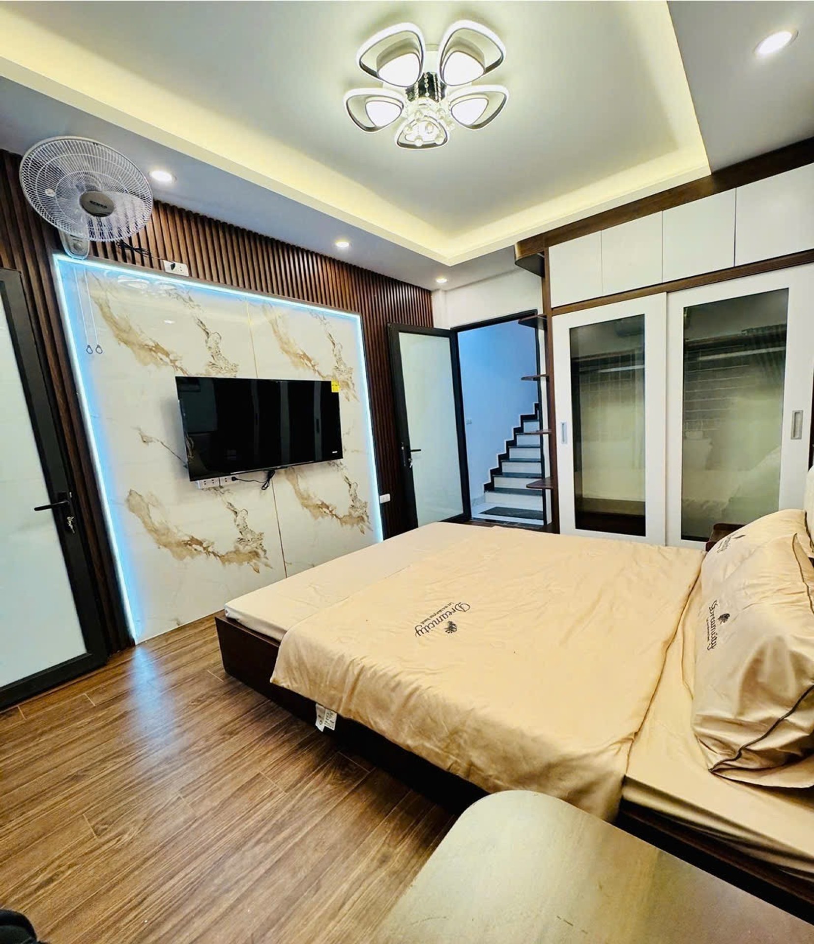 Bán nhà Tân Khai - diện tích 24m2 5 tầng - Ô tô tránh 30m - giá 6,7 tỷ