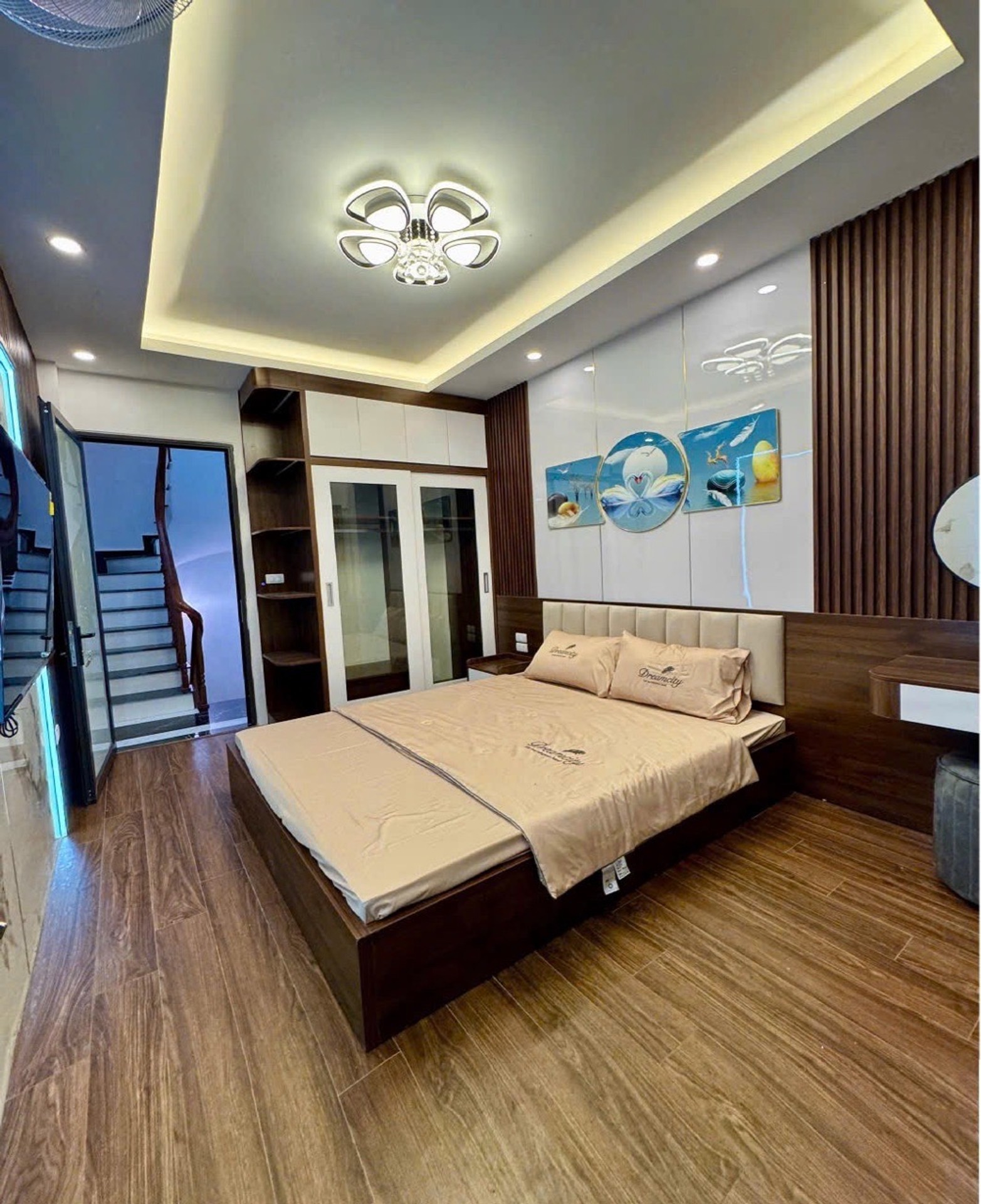 Bán nhà Tân Khai - diện tích 24m2 5 tầng - Ô tô tránh 30m - giá 6,7 tỷ