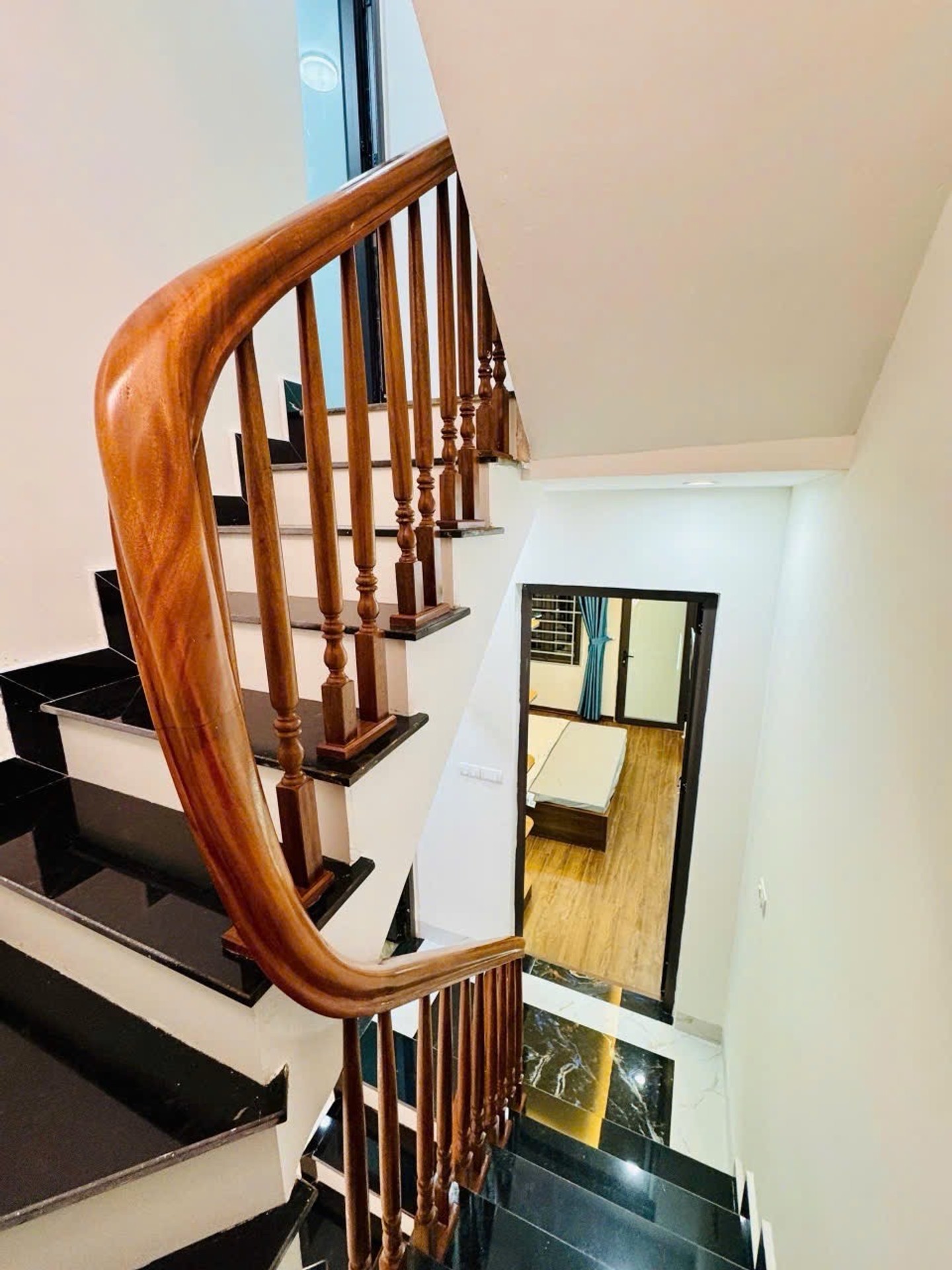 Bán nhà Tân Khai - diện tích 24m2 5 tầng - Ô tô tránh 30m - giá 6,7 tỷ