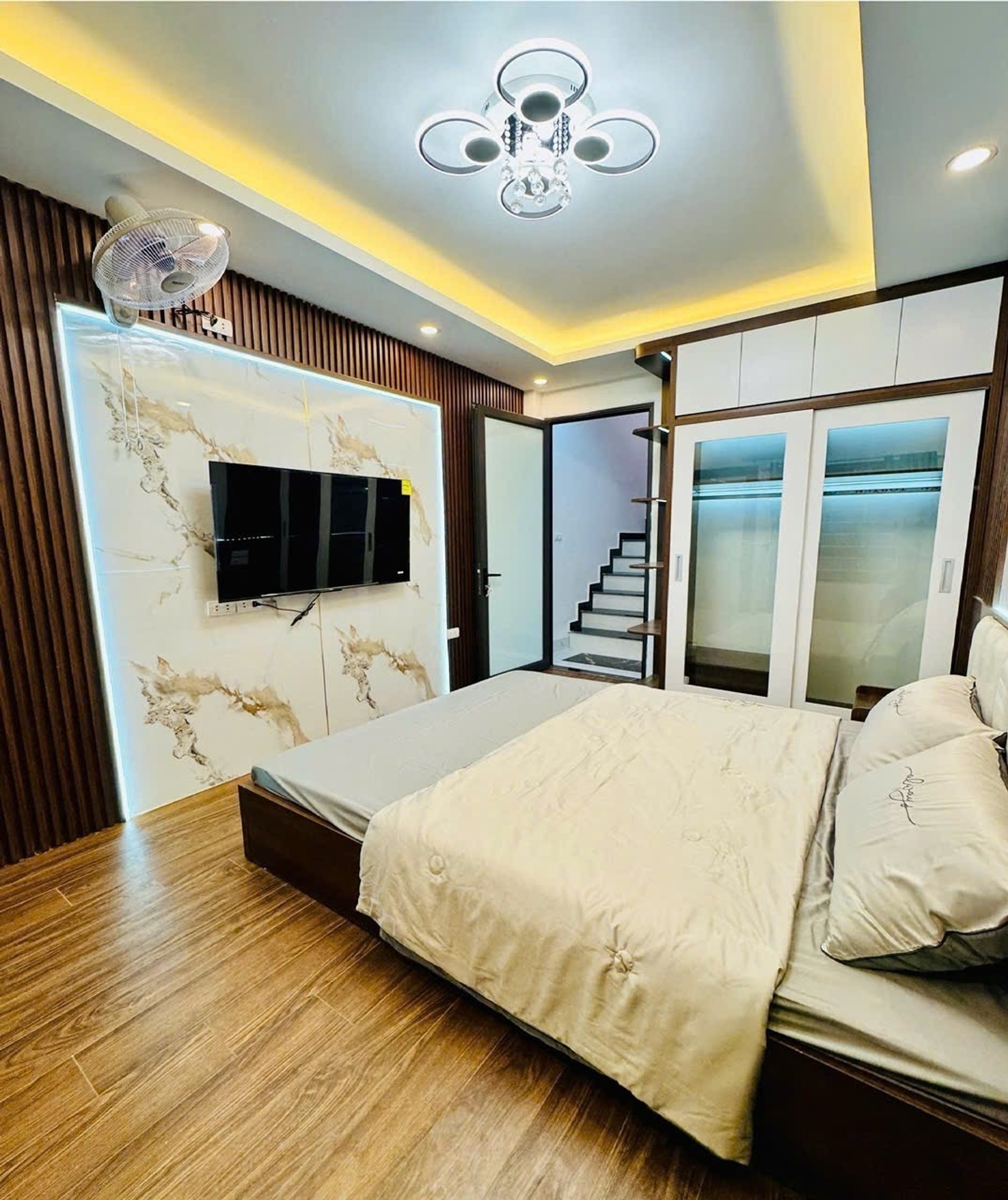 Bán nhà Tân Khai - diện tích 24m2 5 tầng - Ô tô tránh 30m - giá 6,7 tỷ