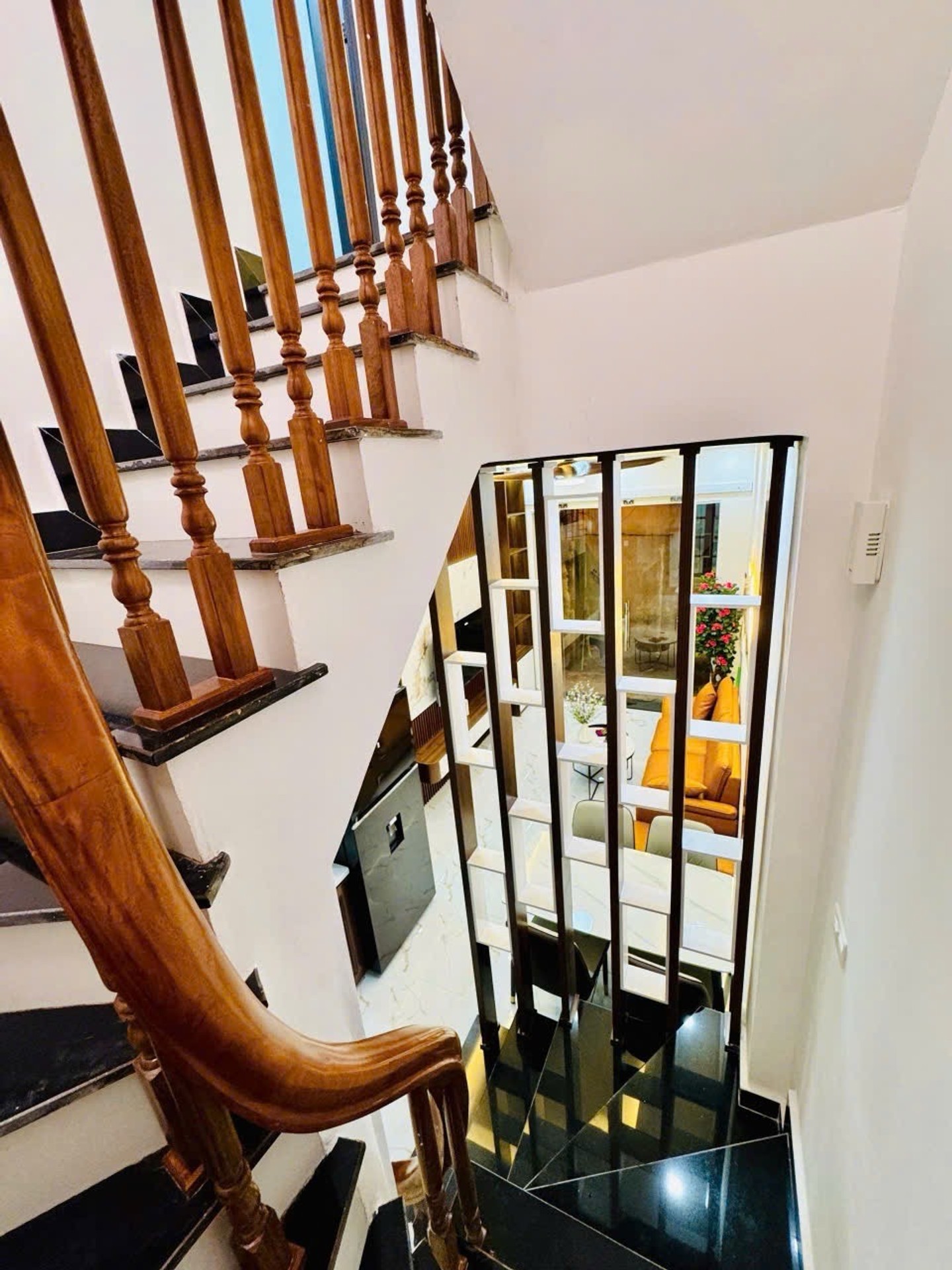 Bán nhà Tân Khai - diện tích 24m2 5 tầng - Ô tô tránh 30m - giá 6,7 tỷ