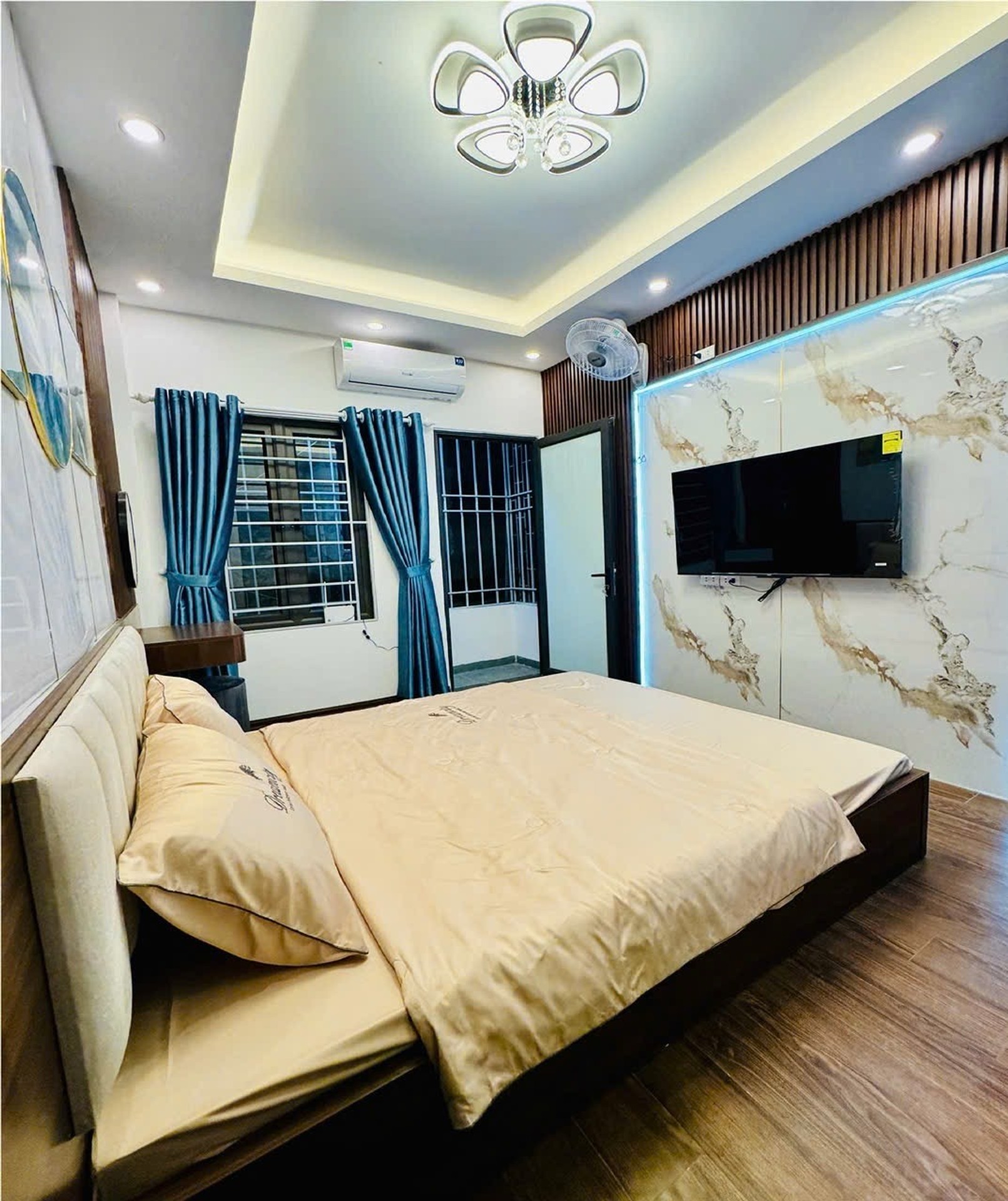 Bán nhà Tân Khai - diện tích 24m2 5 tầng - Ô tô tránh 30m - giá 6,7 tỷ