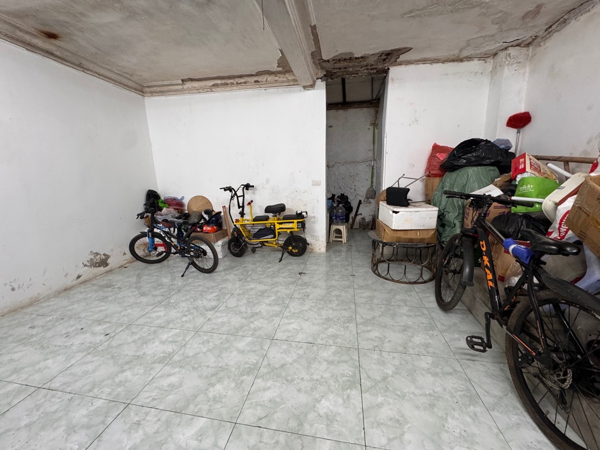 Bán nhà Cát Linh - diện tích 37m2 2 tầng - Gần phố nhiều tiện ích - giá 5,6 tỷ