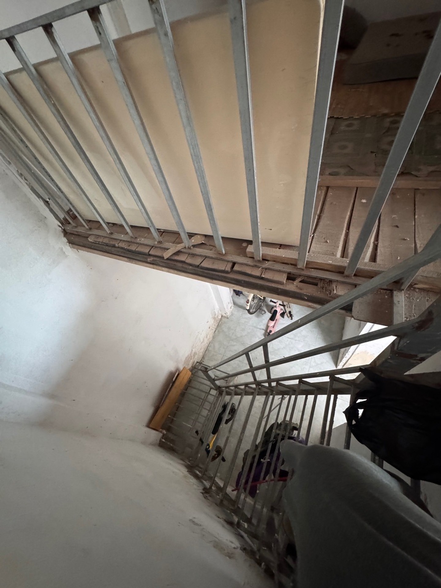 Bán nhà Cát Linh - diện tích 37m2 2 tầng - Gần phố nhiều tiện ích - giá 5,6 tỷ