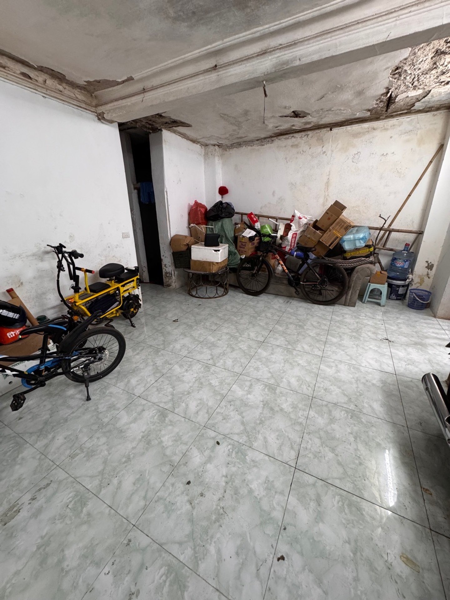 Bán nhà Cát Linh - diện tích 37m2 2 tầng - Gần phố nhiều tiện ích - giá 5,6 tỷ