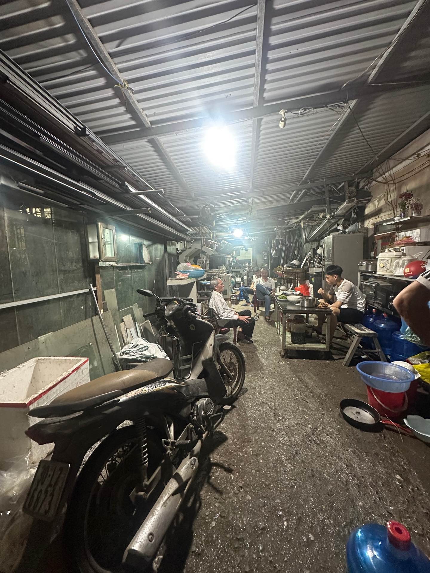 Bán nhà Nguyễn Khoái - diện tích 103m2 1 tầng - ô tô đỗ cửa - giá 15 tỷ